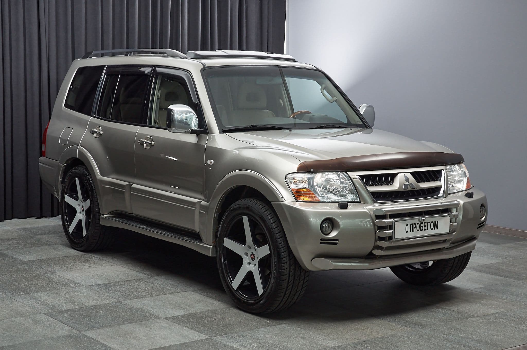 Mitsubishi Pajero - 3