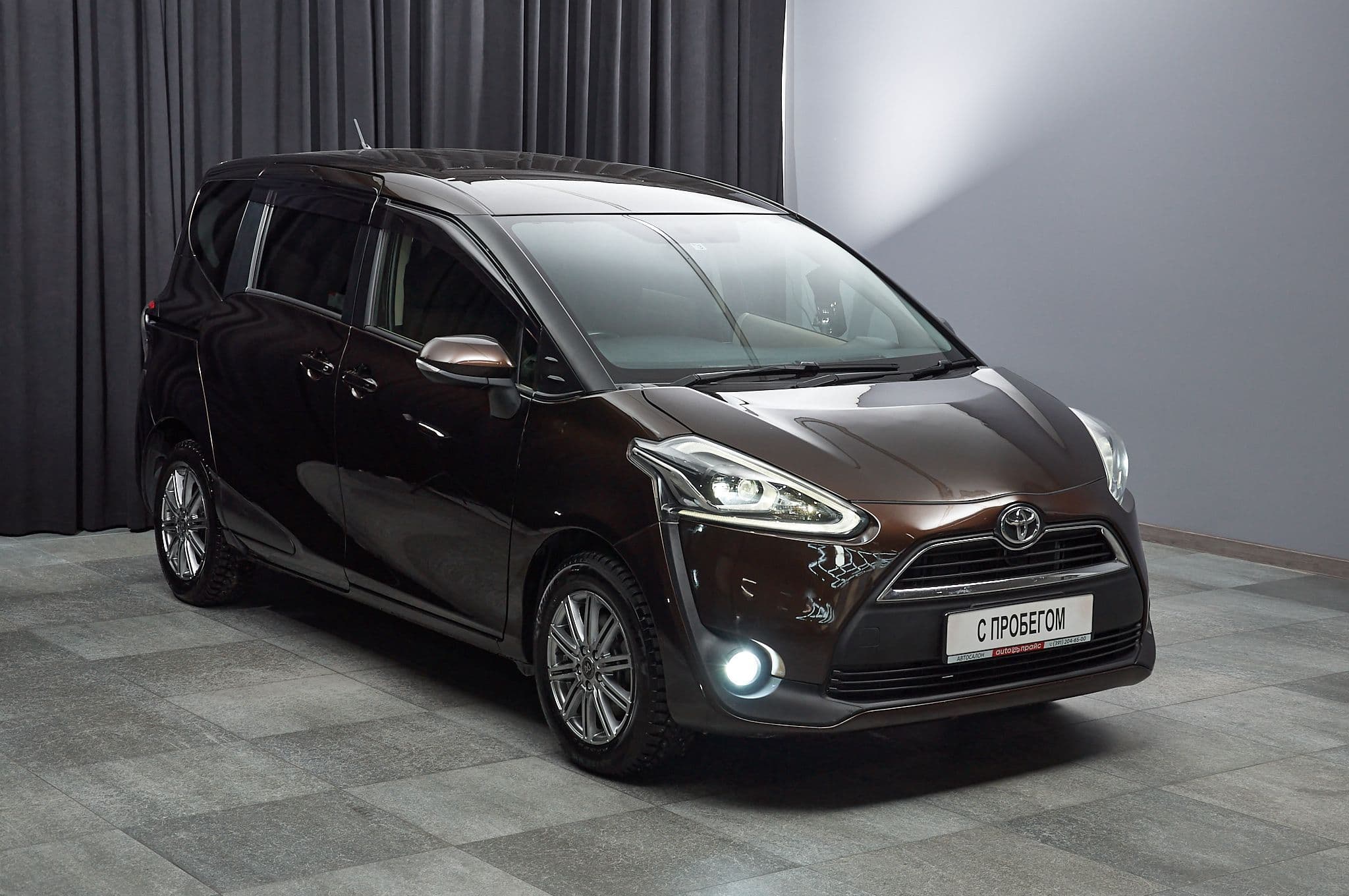 Toyota Sienta - 3