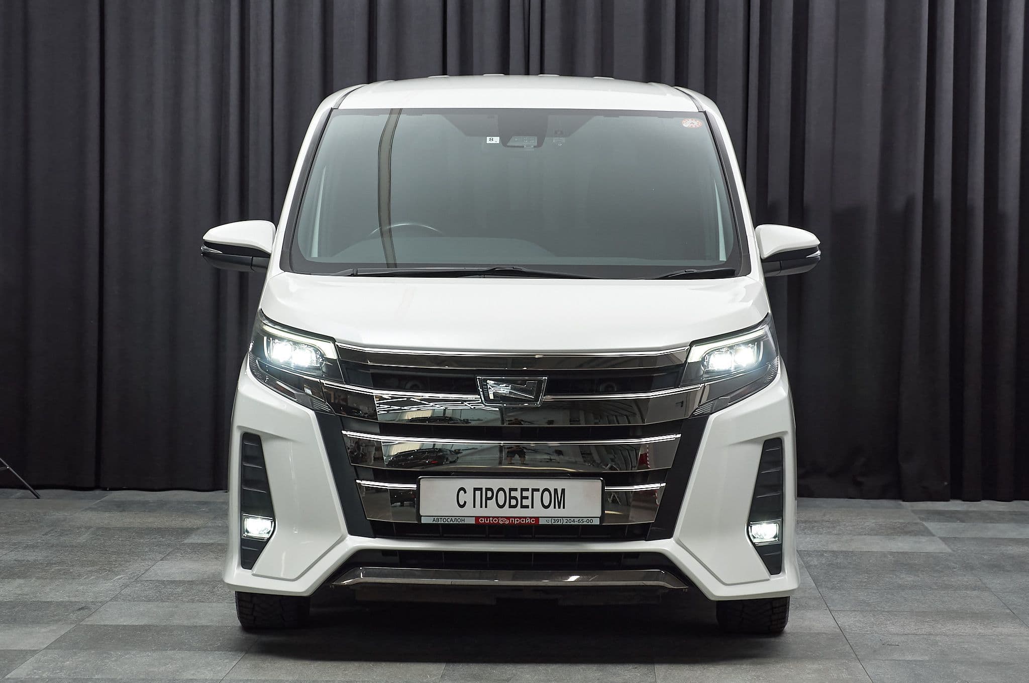 Toyota Noah - 2