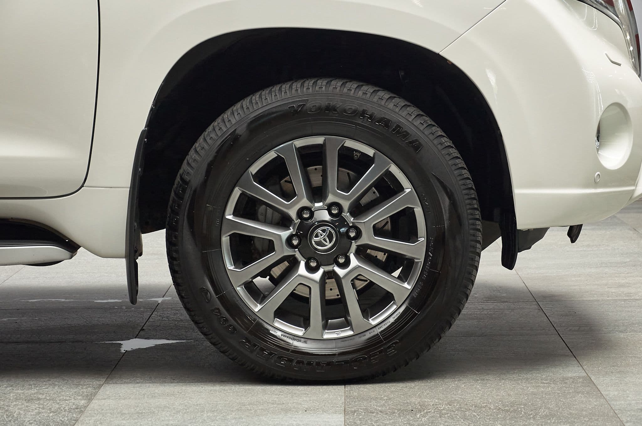 Toyota Land Cruiser Prado - 3