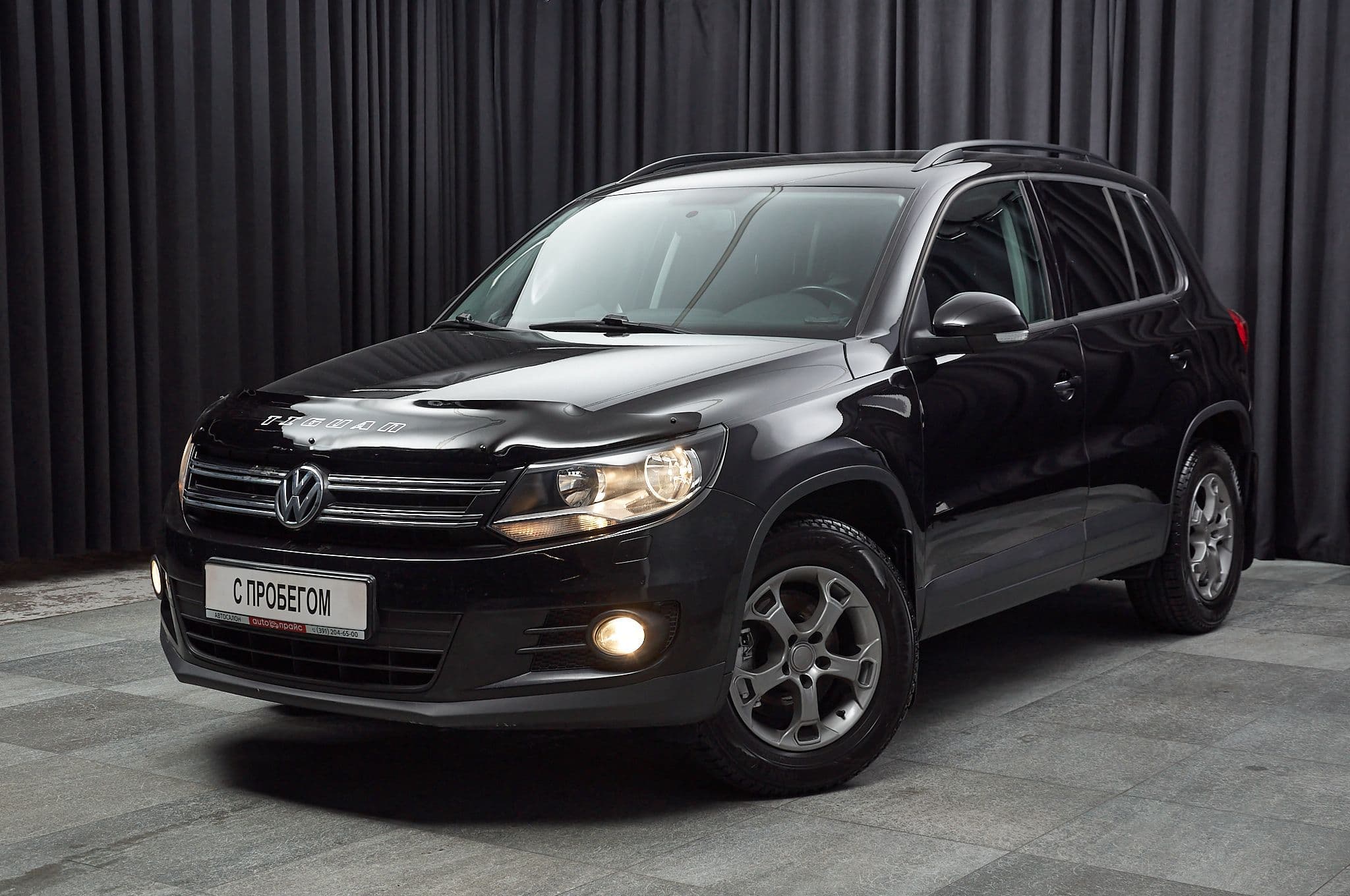 Volkswagen Tiguan - 1