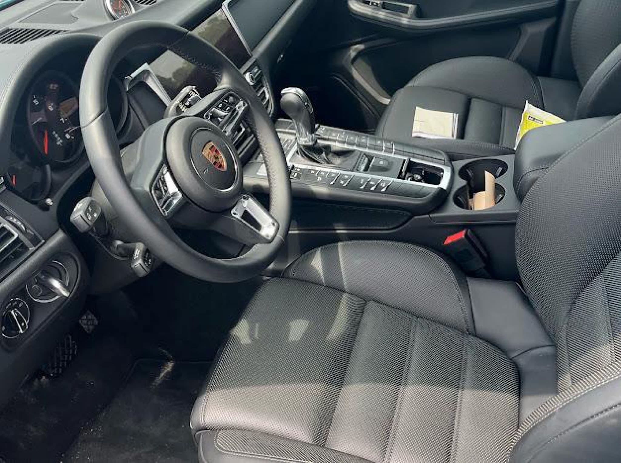 Porsche Macan - 1
