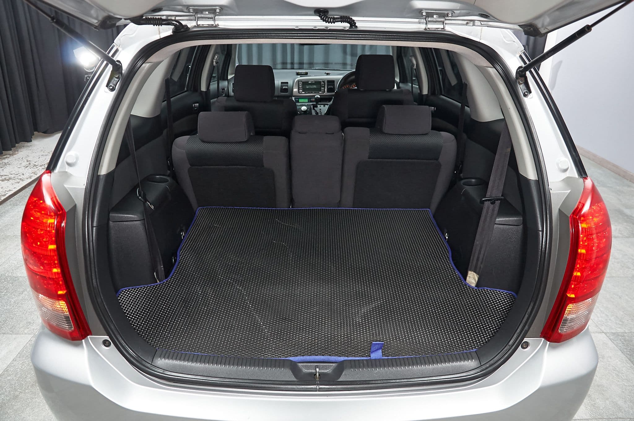 Toyota Wish - 5
