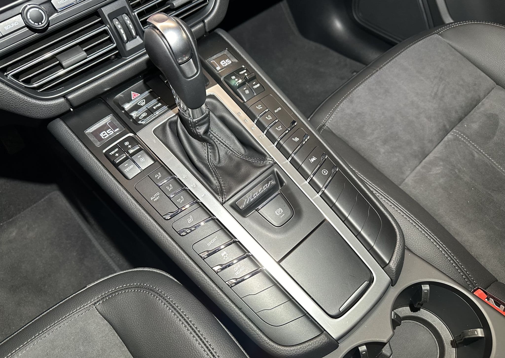 Porsche Macan - 1