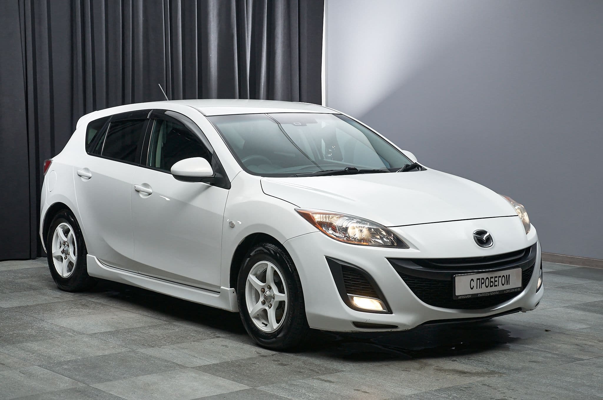 Mazda Axela - 2