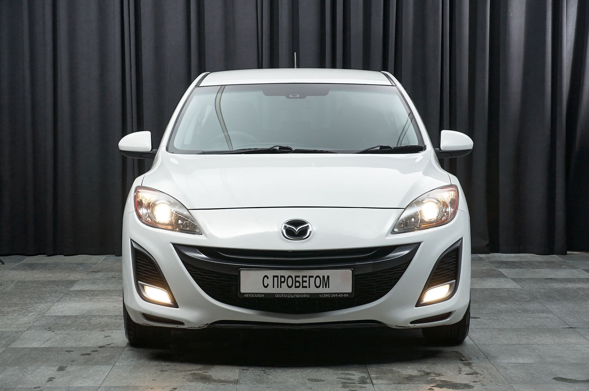 Mazda Axela - 1