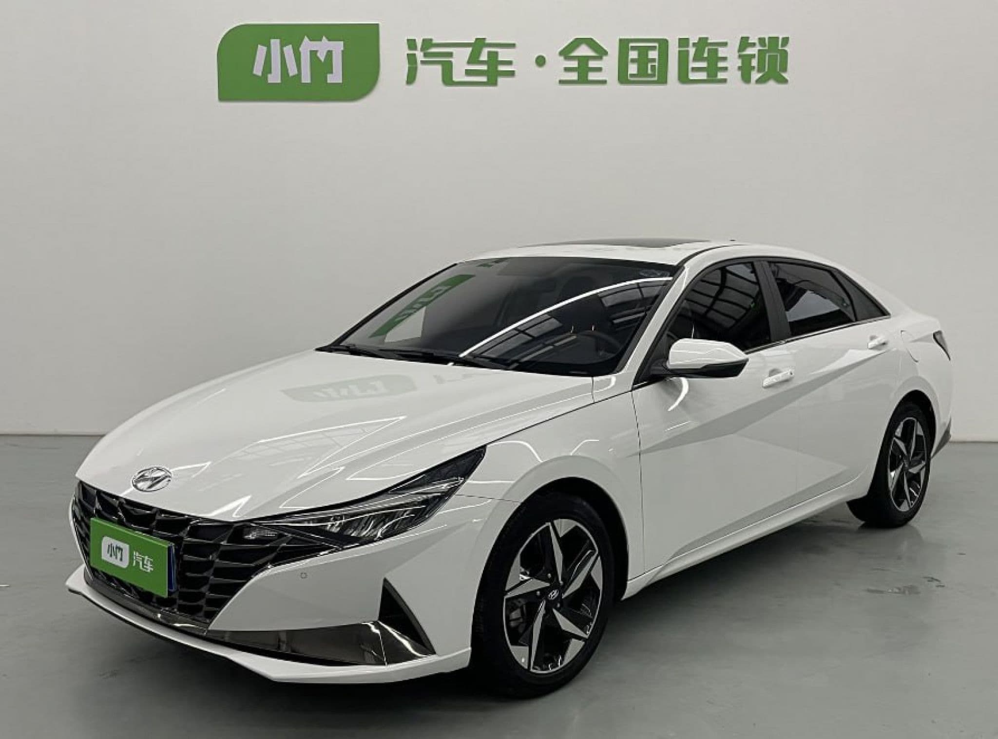 Hyundai Elantra - 1