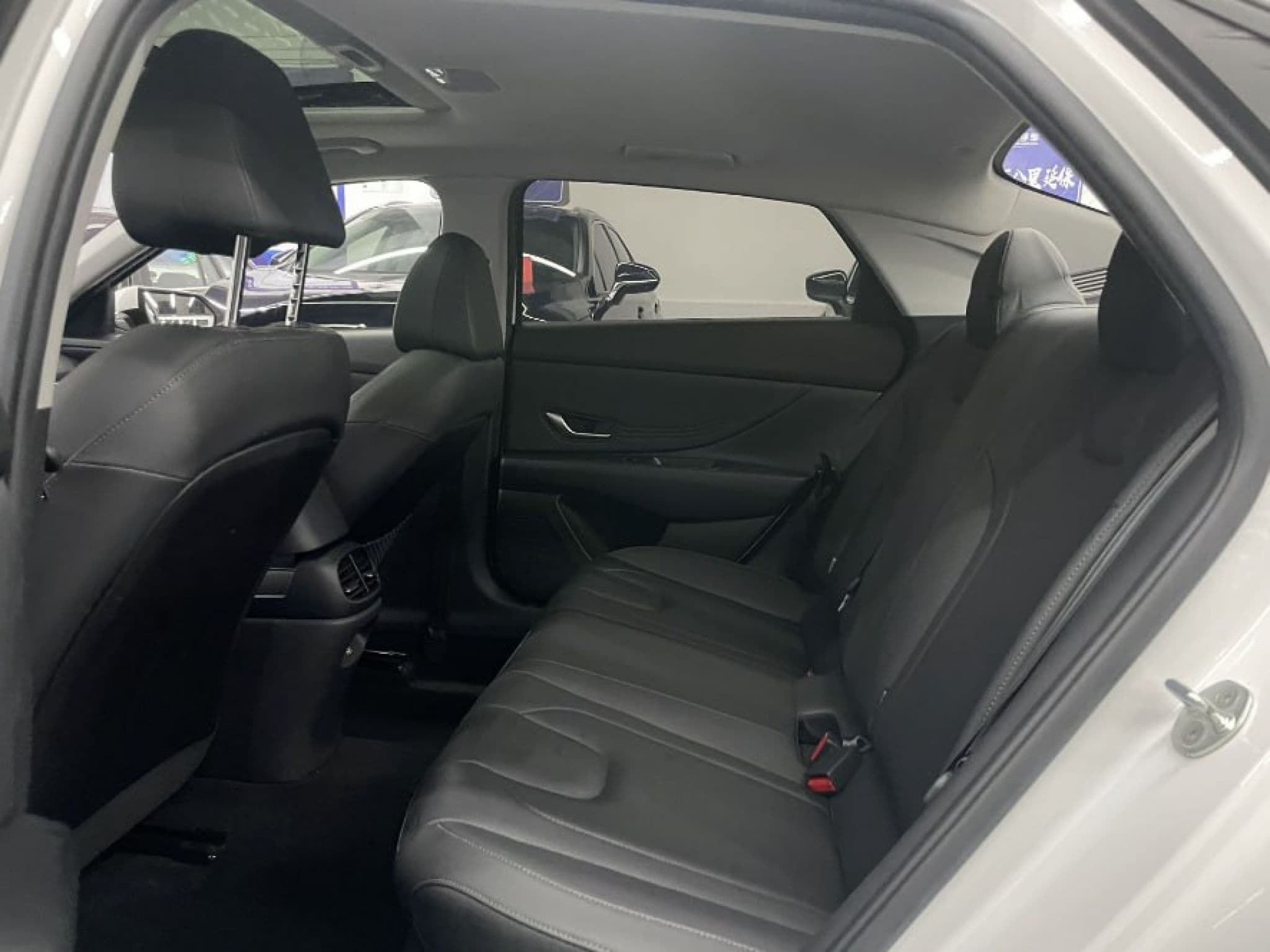 Hyundai Elantra - 5