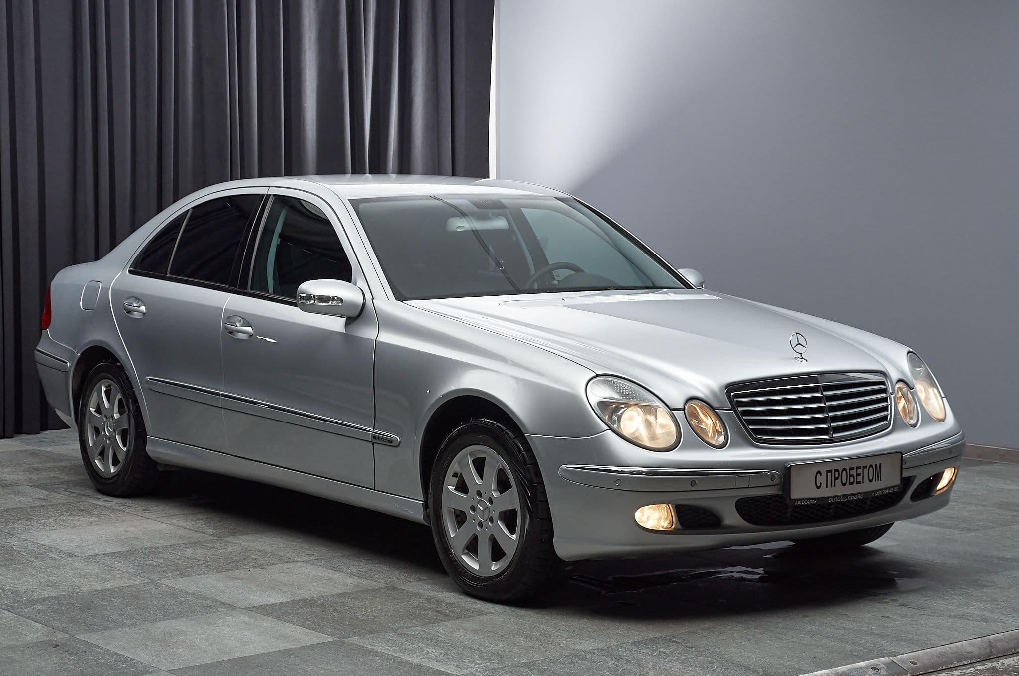 Mercedes-Benz E200 - 3
