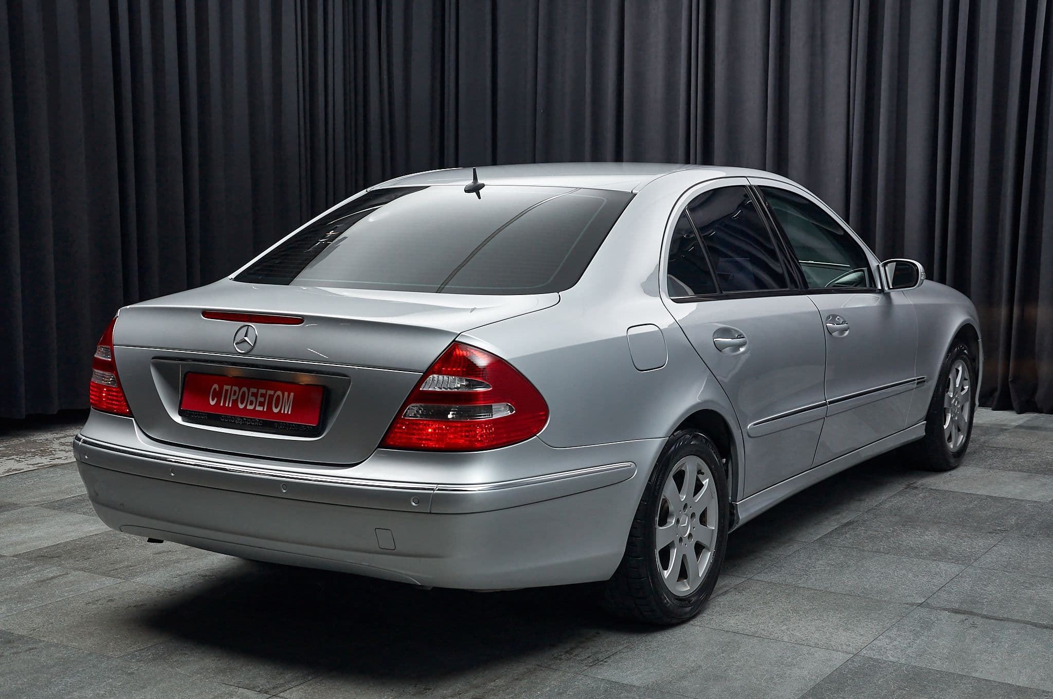 Mercedes-Benz E200 - 4