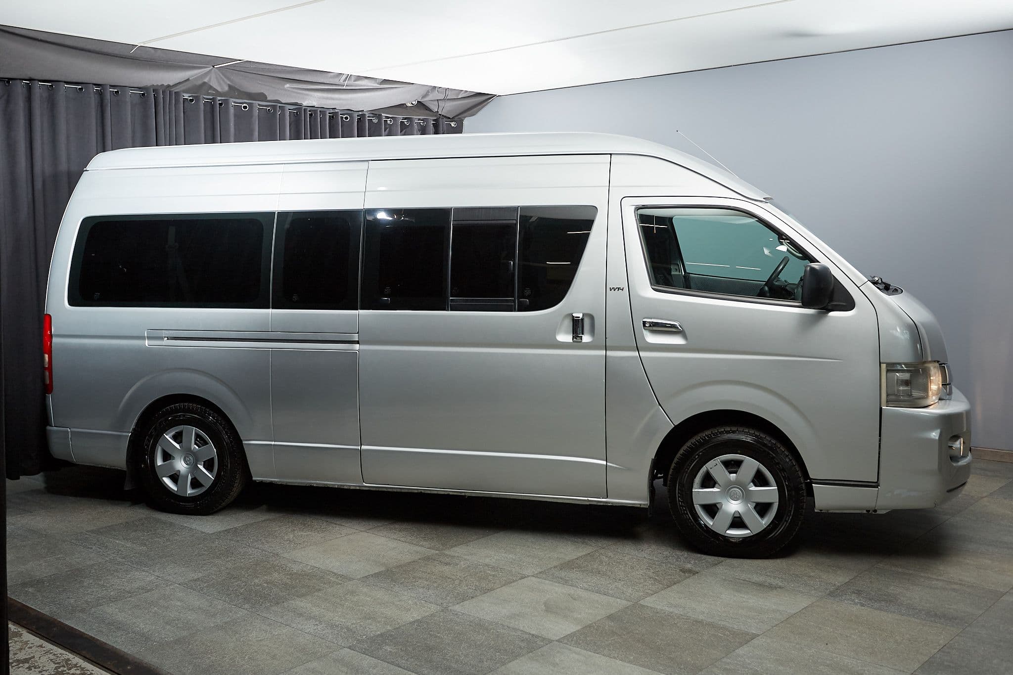 Toyota Hiace - 4