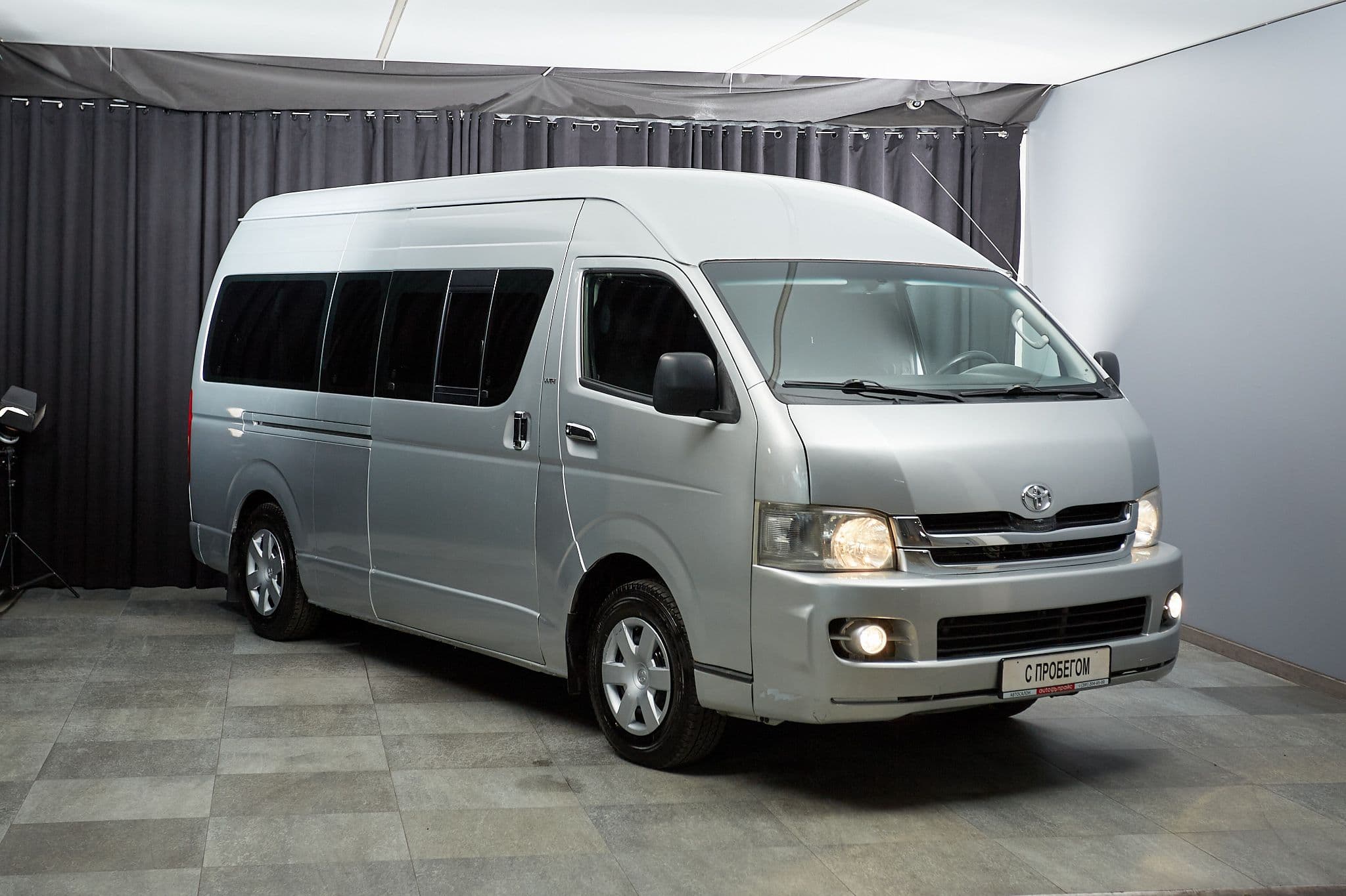 Toyota Hiace - 3