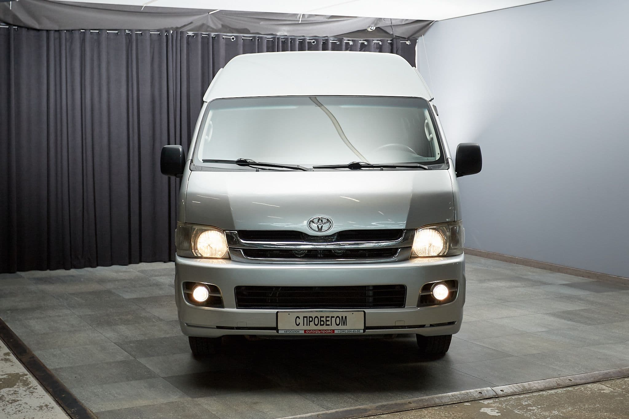 Toyota Hiace - 2
