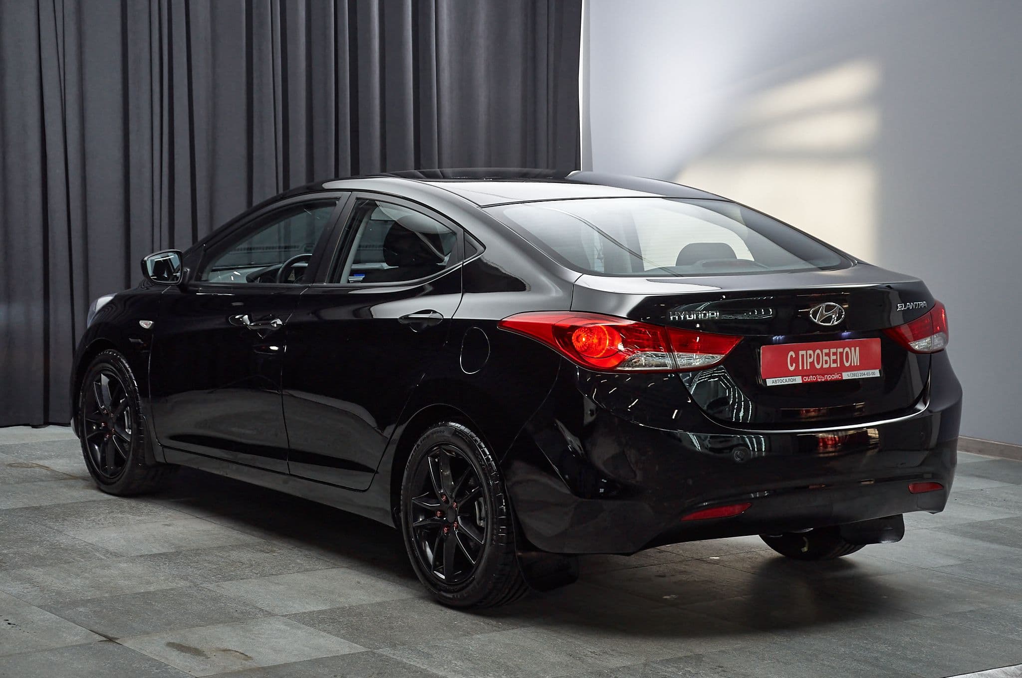 Hyundai Elantra - 4