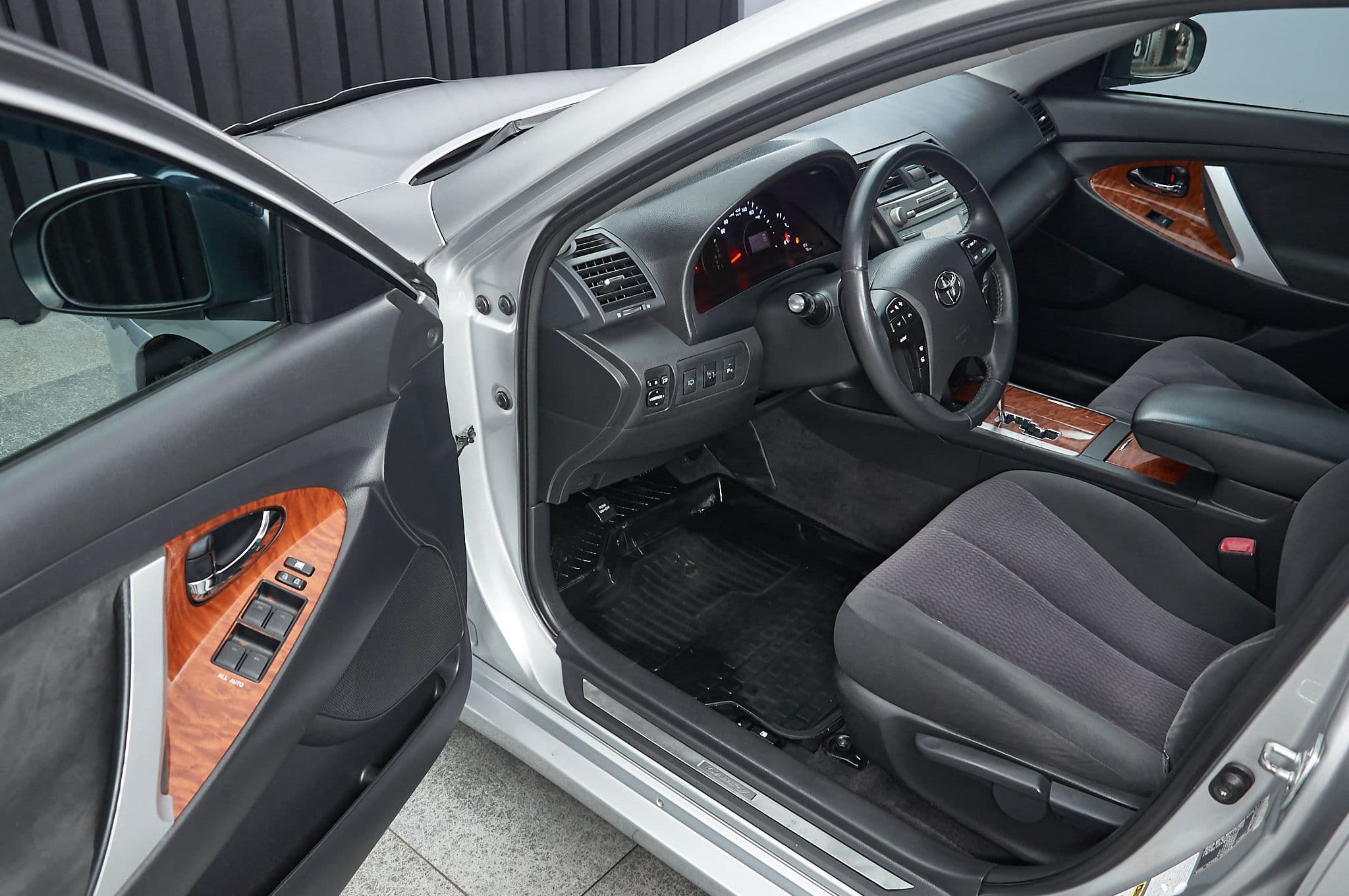 Toyota Camry - 1