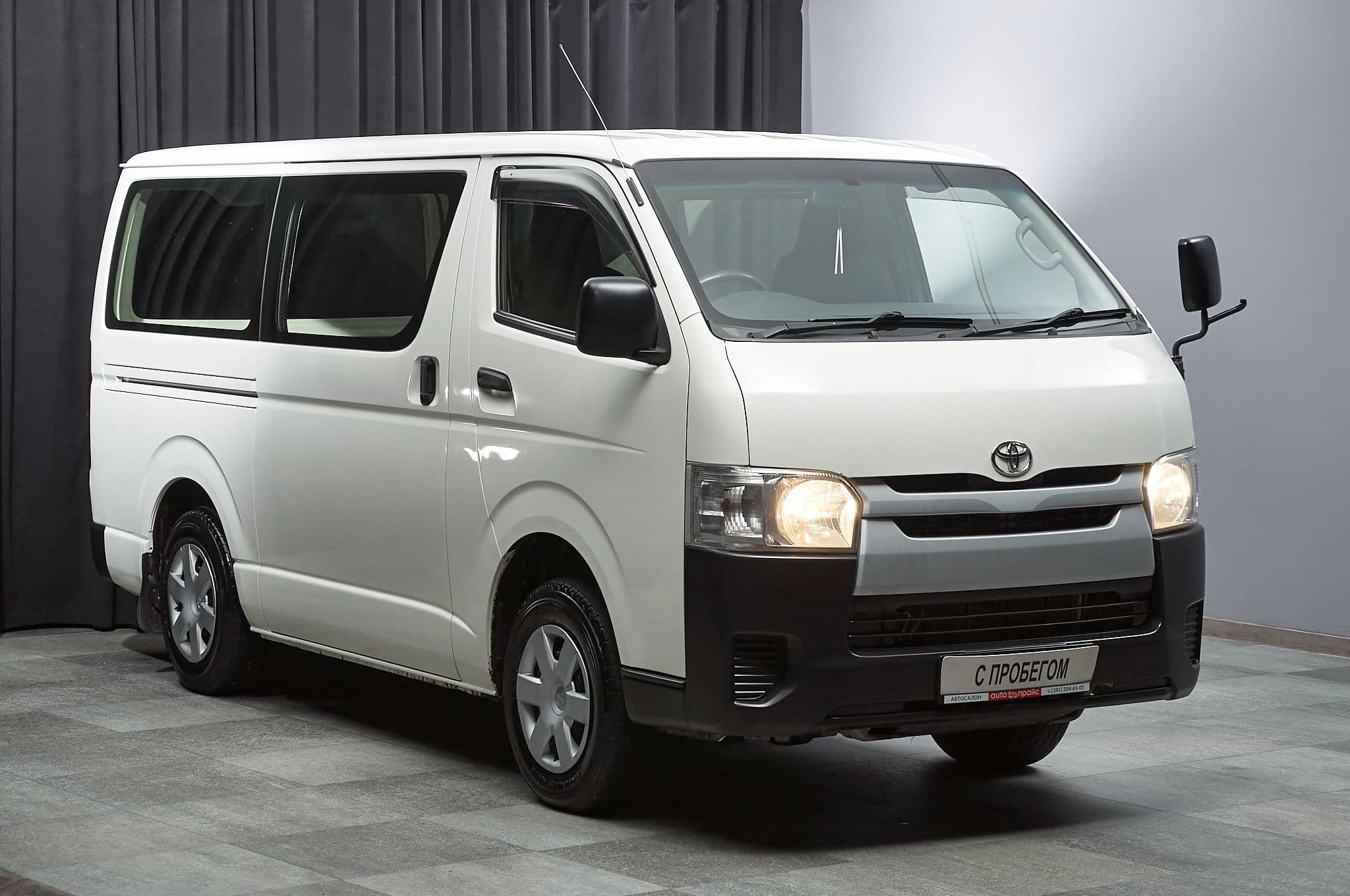 Toyota Hiace - 3