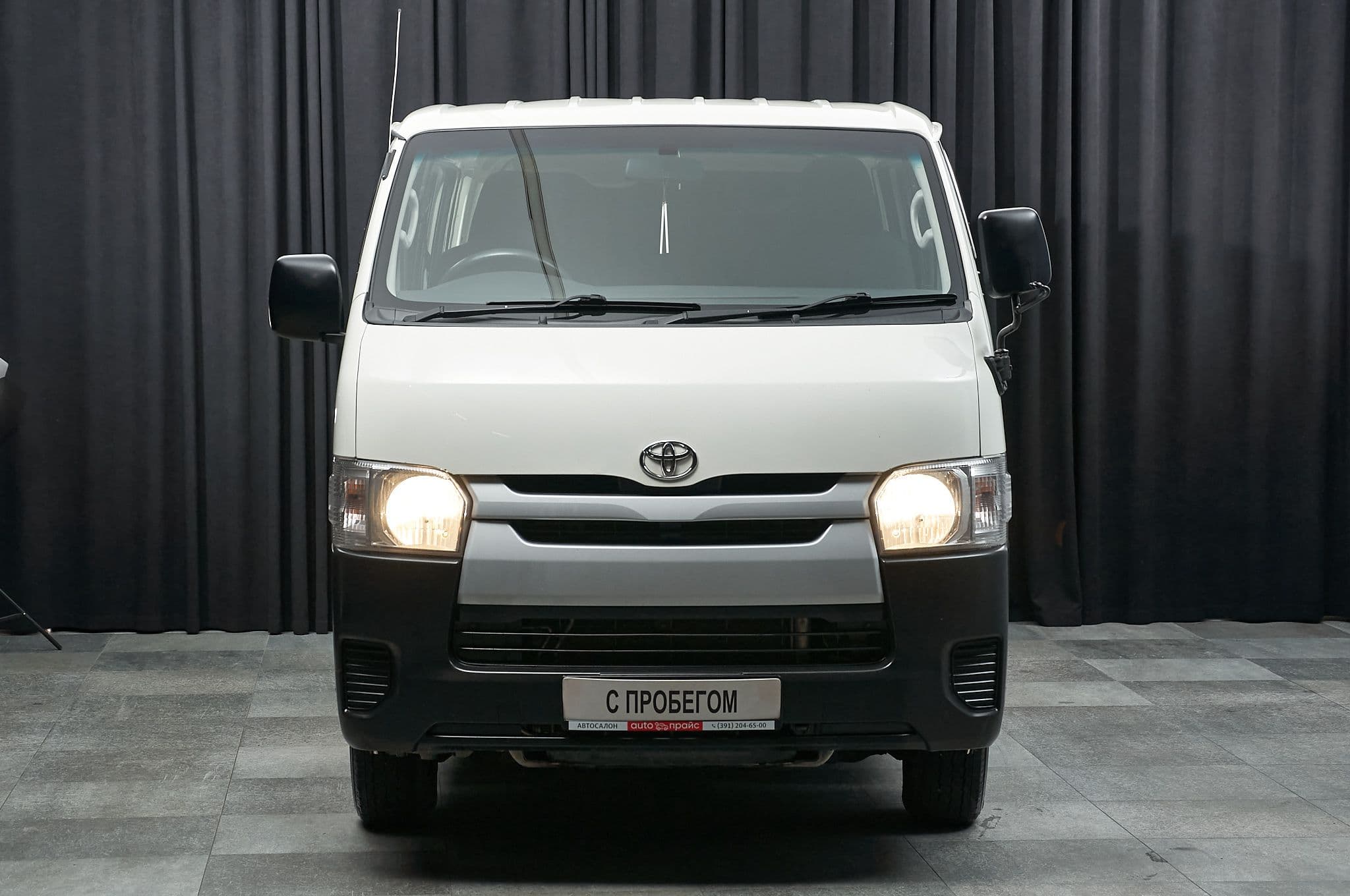 Toyota Hiace - 2