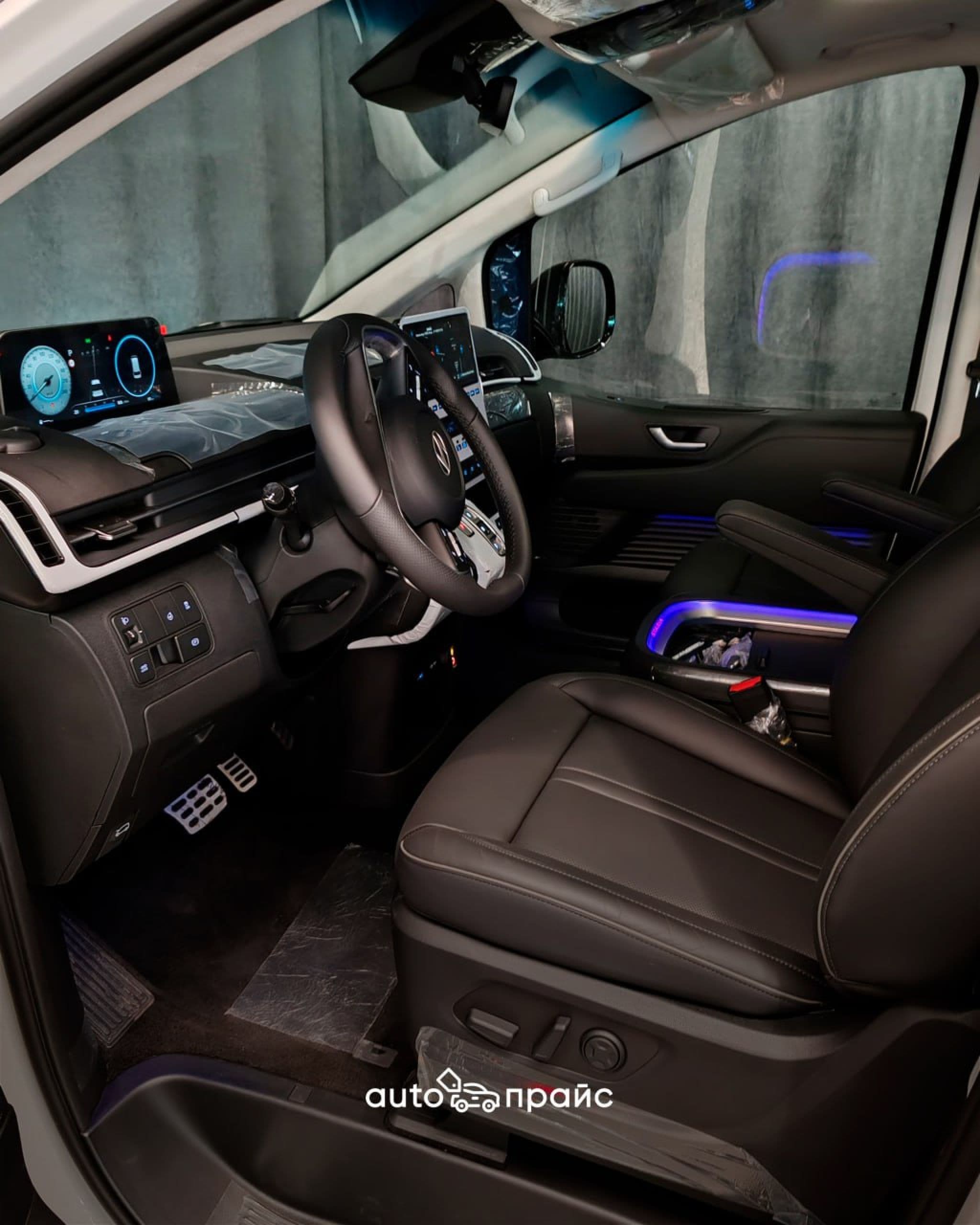 Hyundai Staria - 1