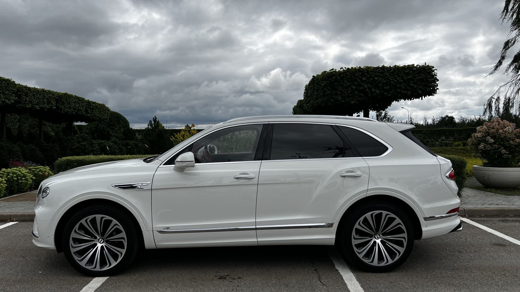 Bentley Bentayga - 3