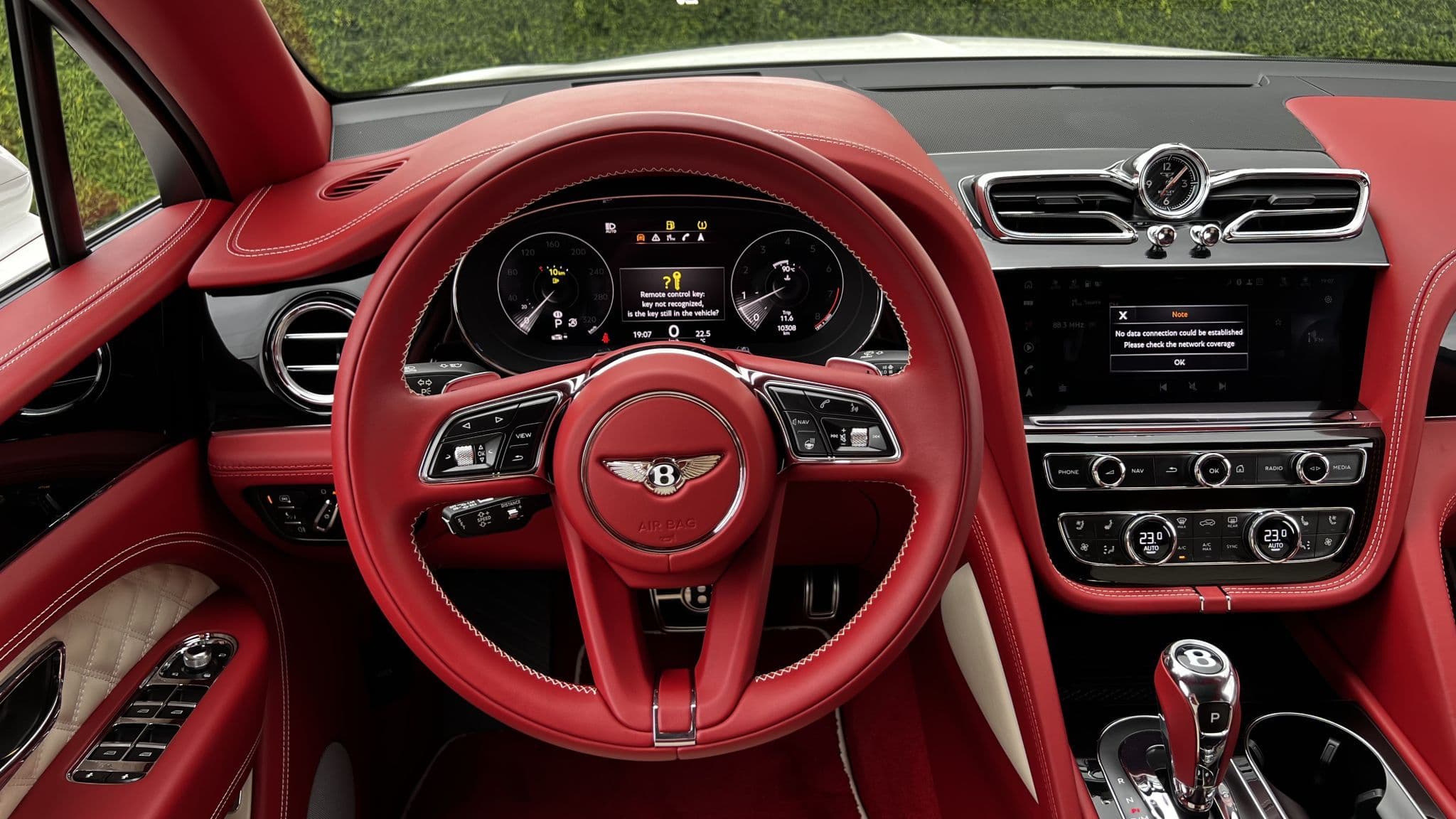 Bentley Bentayga - 2