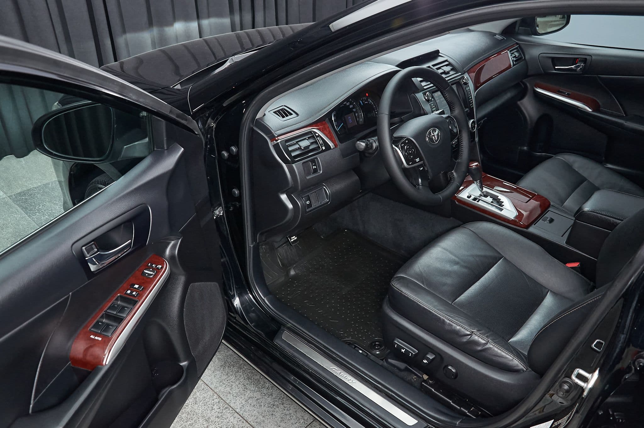 Toyota Camry - 4