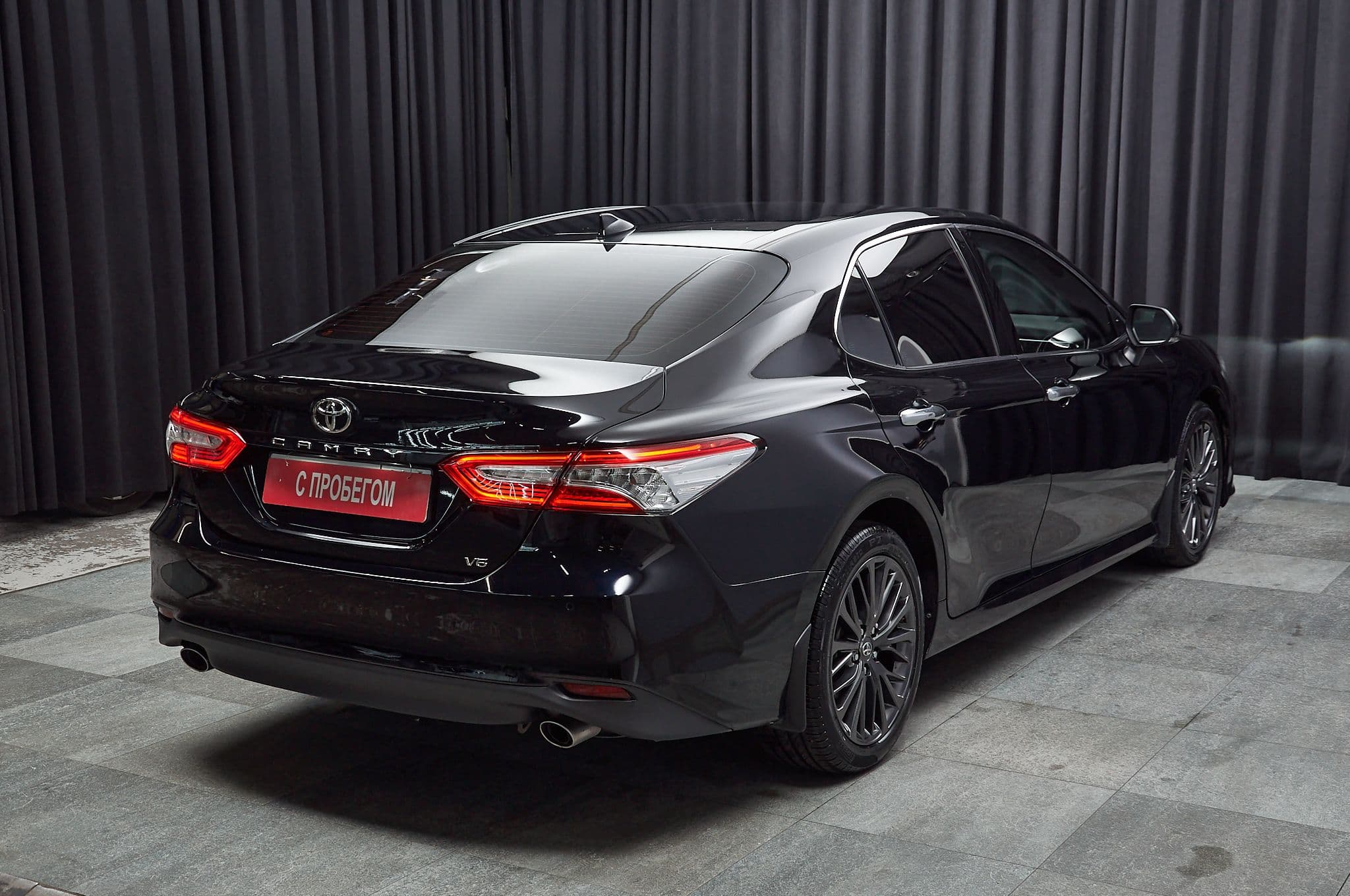 Toyota Camry - 4