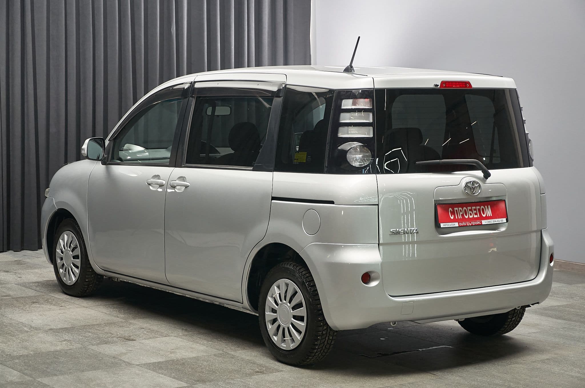 Toyota Sienta - 5