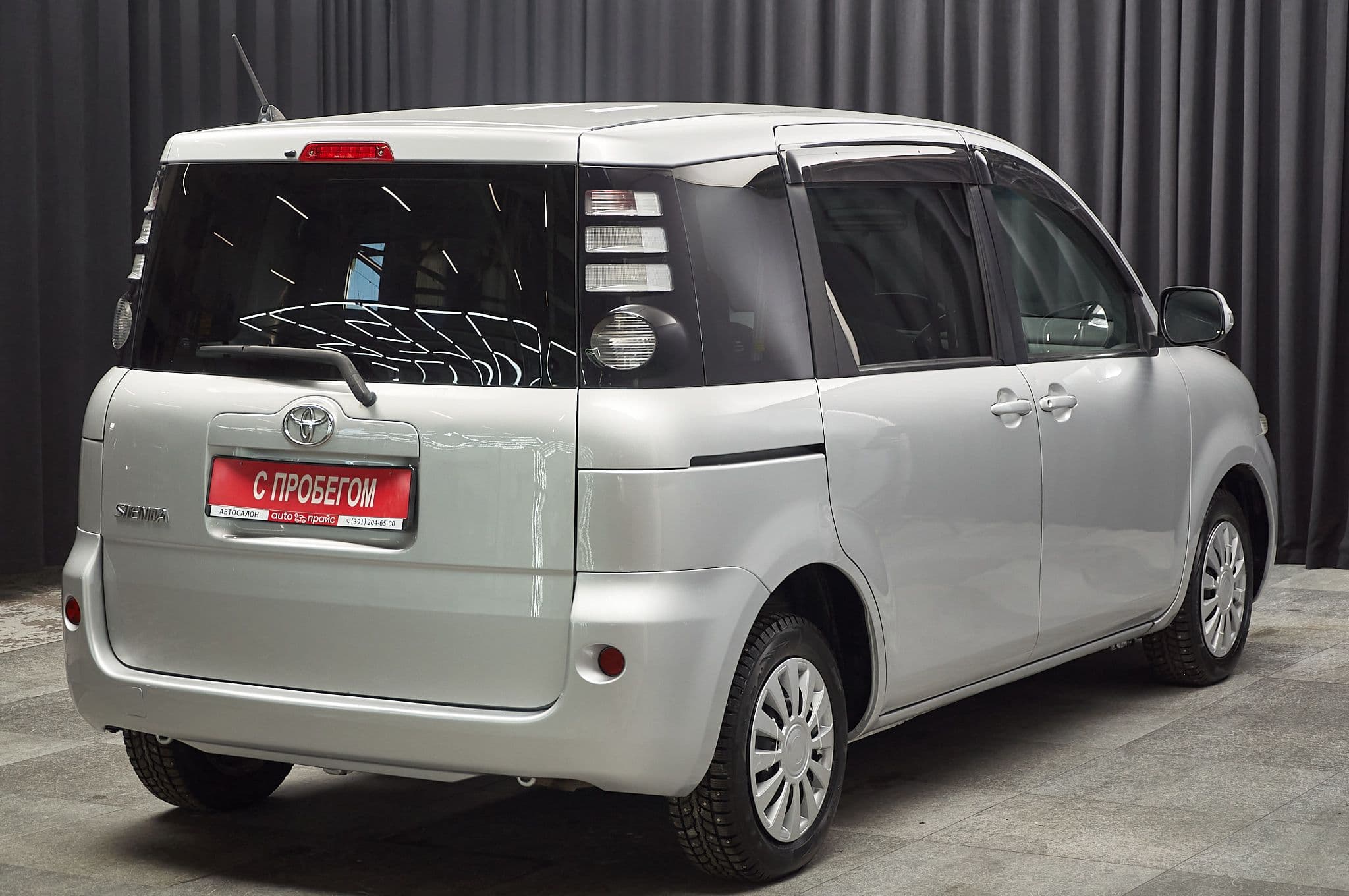 Toyota Sienta - 3