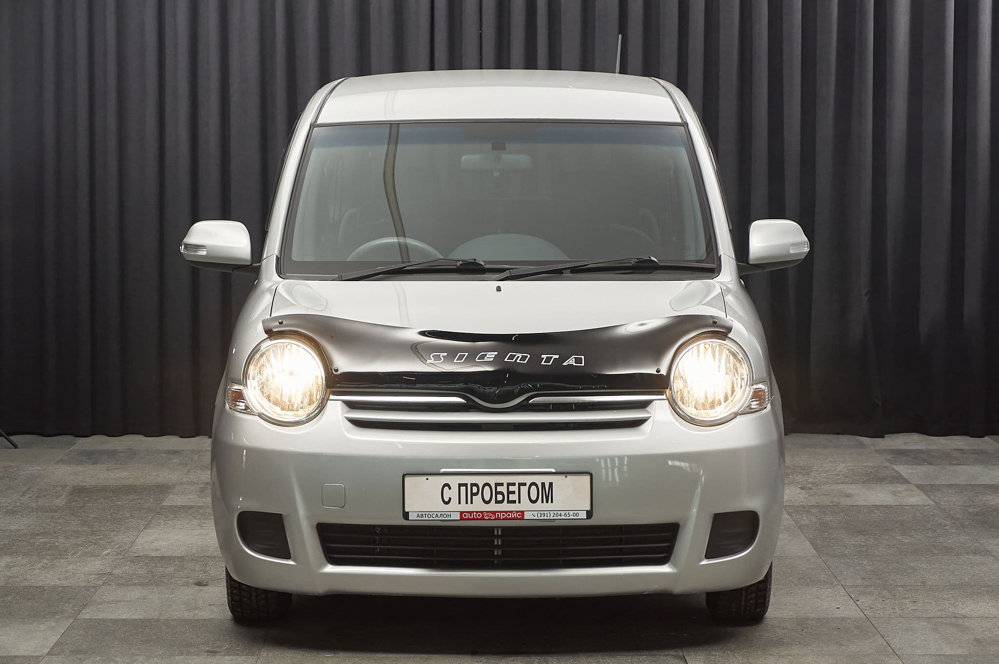Toyota Sienta - 1