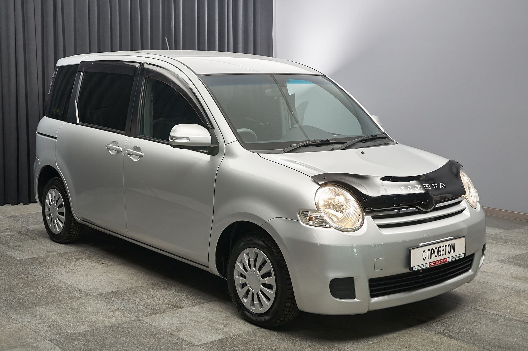 Toyota Sienta - 2