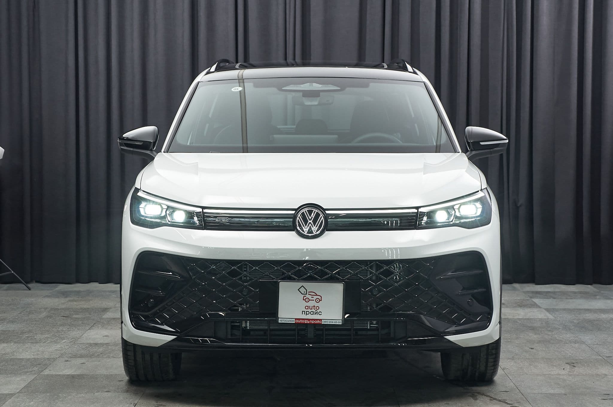Volkswagen Tiguan - 1