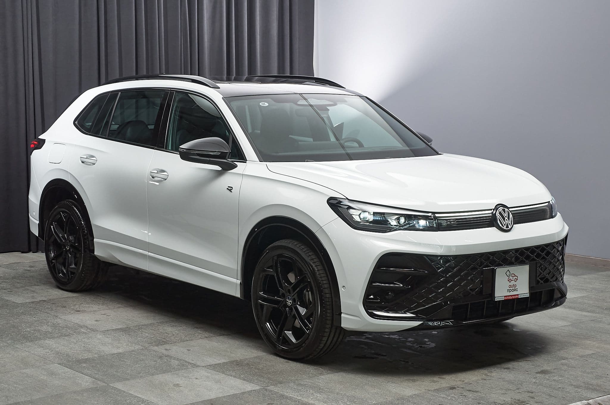 Volkswagen Tiguan - 2
