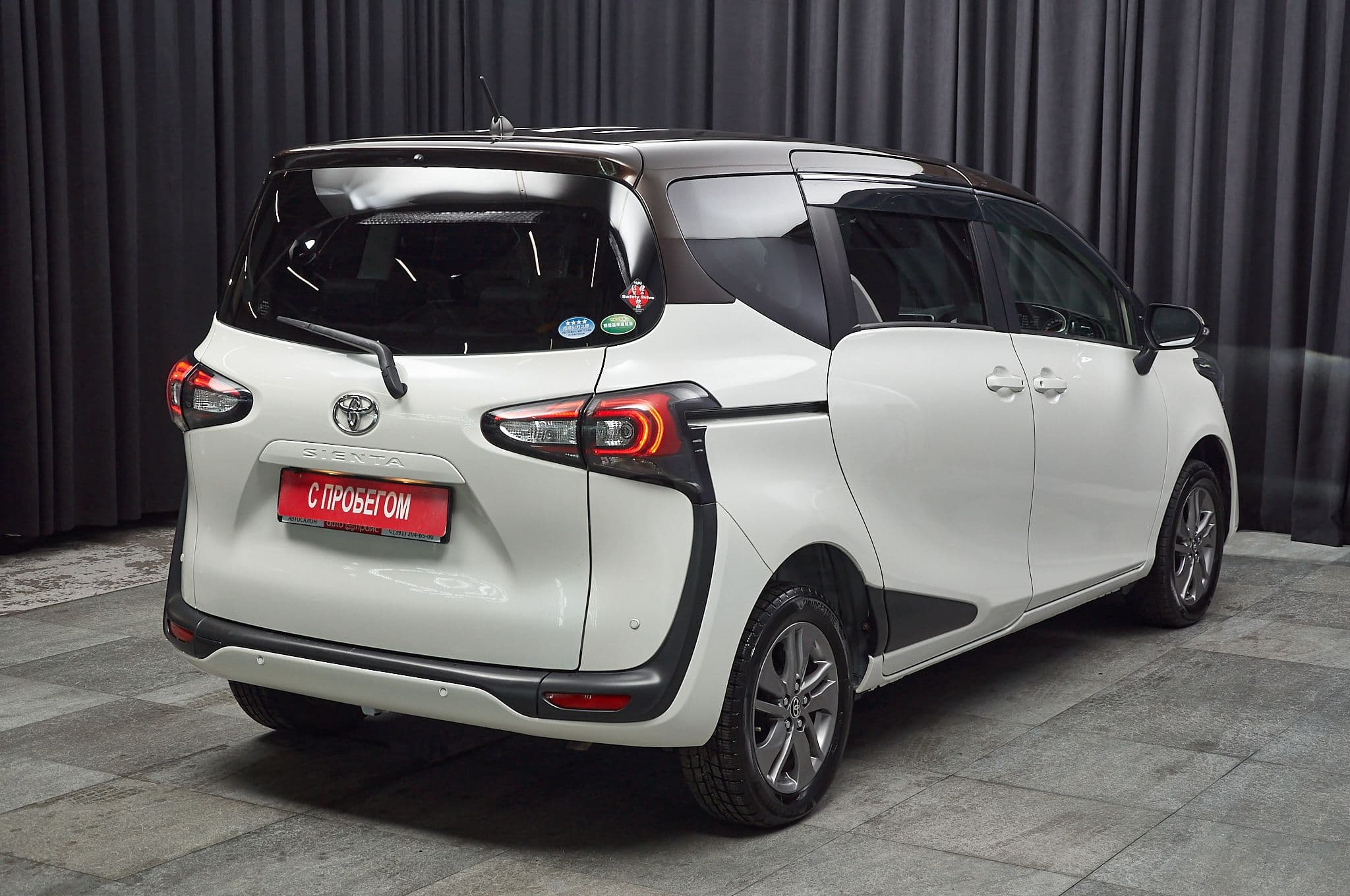 Toyota Sienta - 4