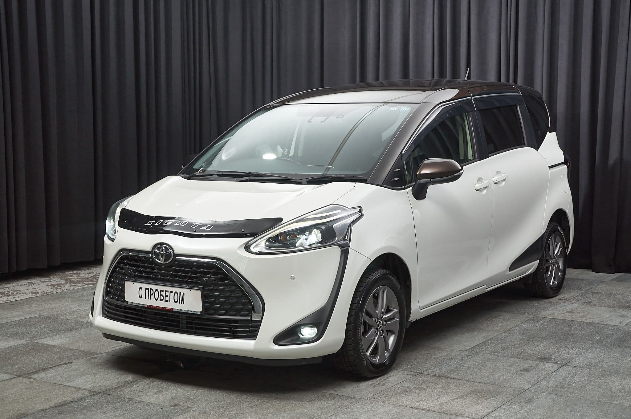 Toyota Sienta - 1