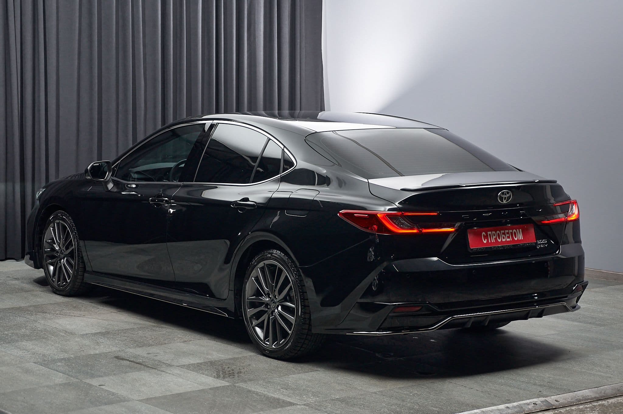 Toyota Camry - 4