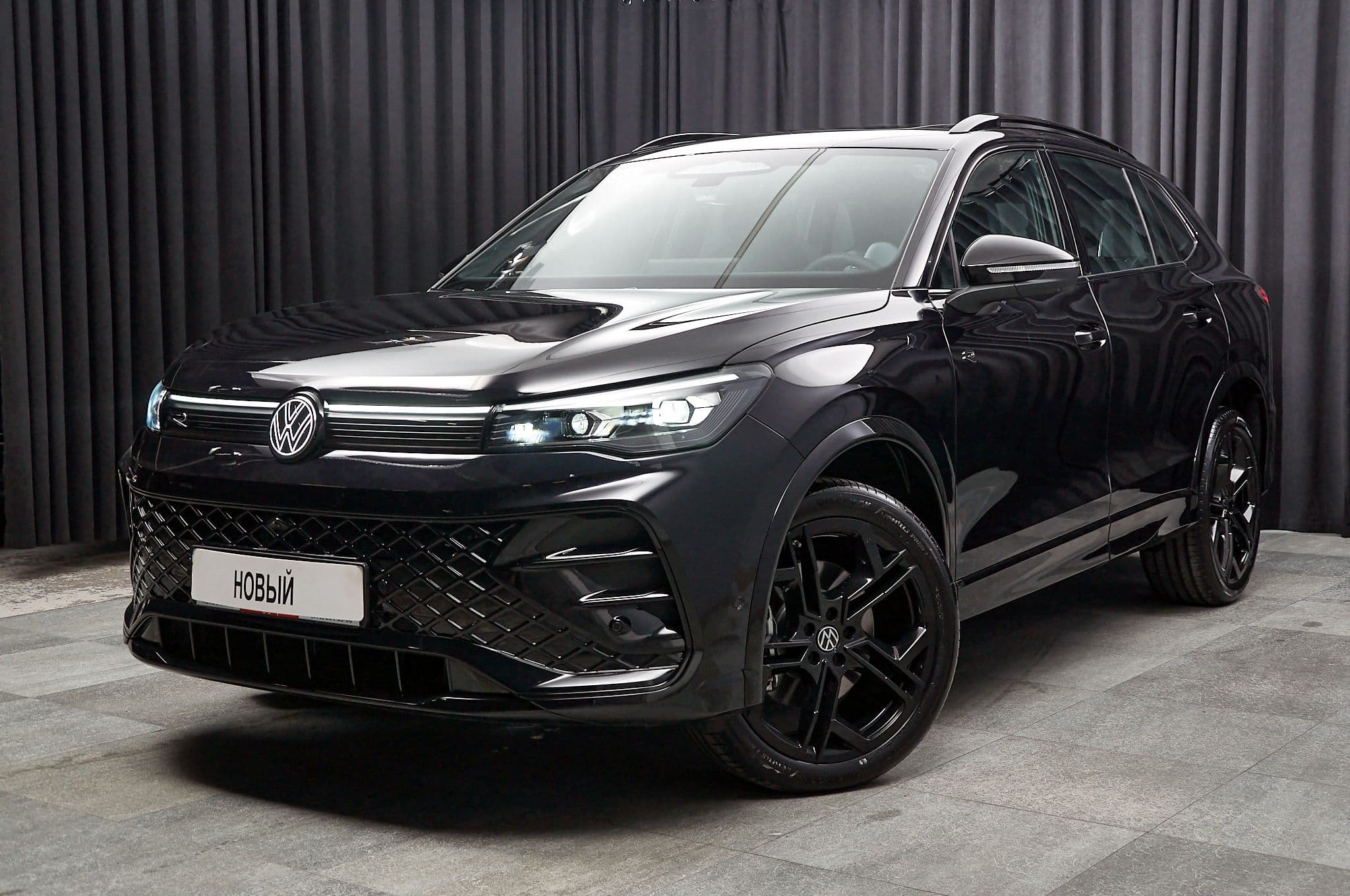 Volkswagen Tiguan - 1