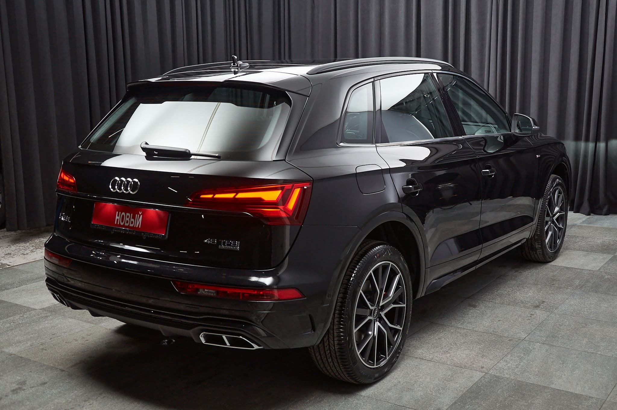 Audi Q5L - 4