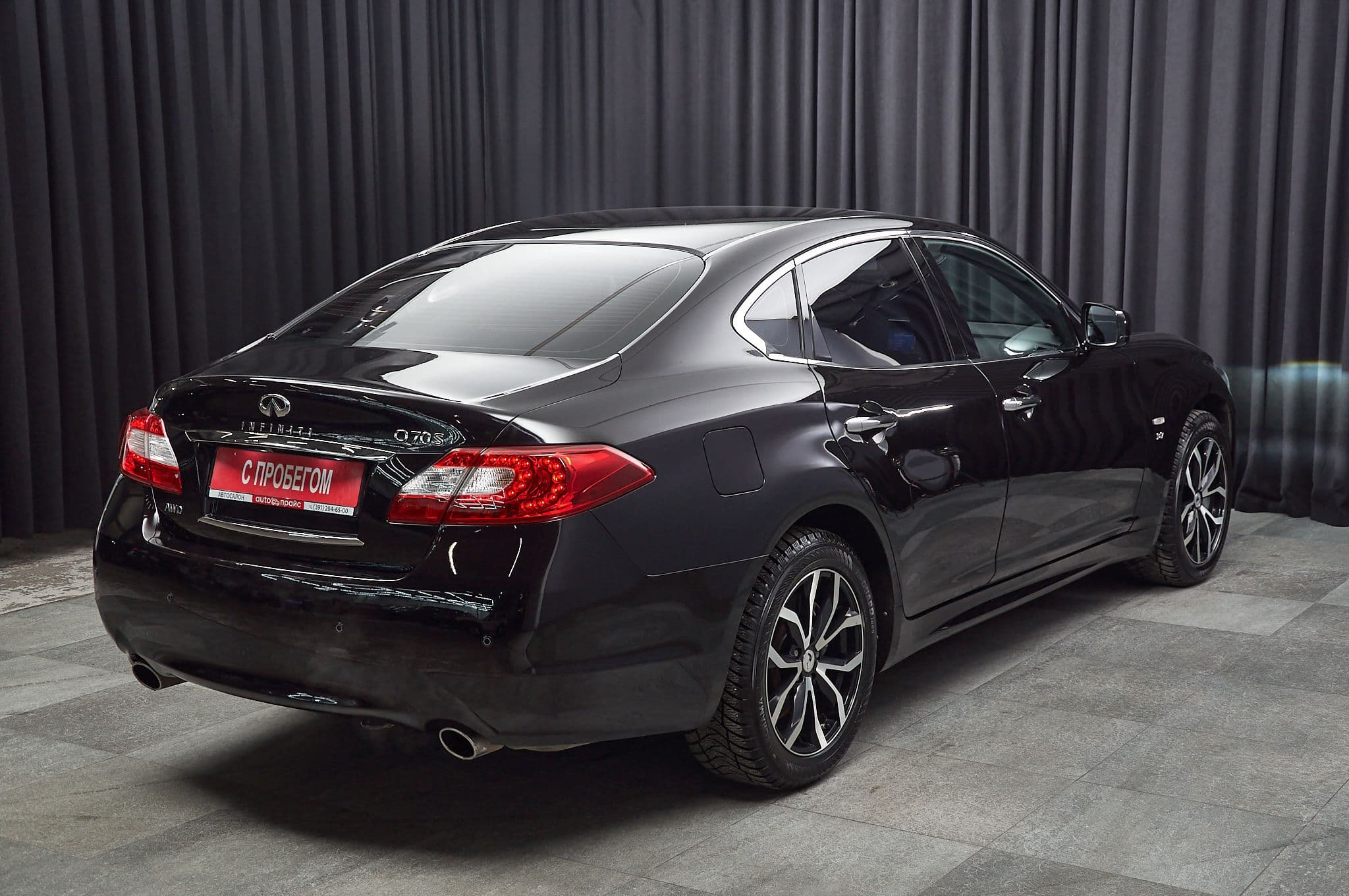 Infiniti Q70 - 4