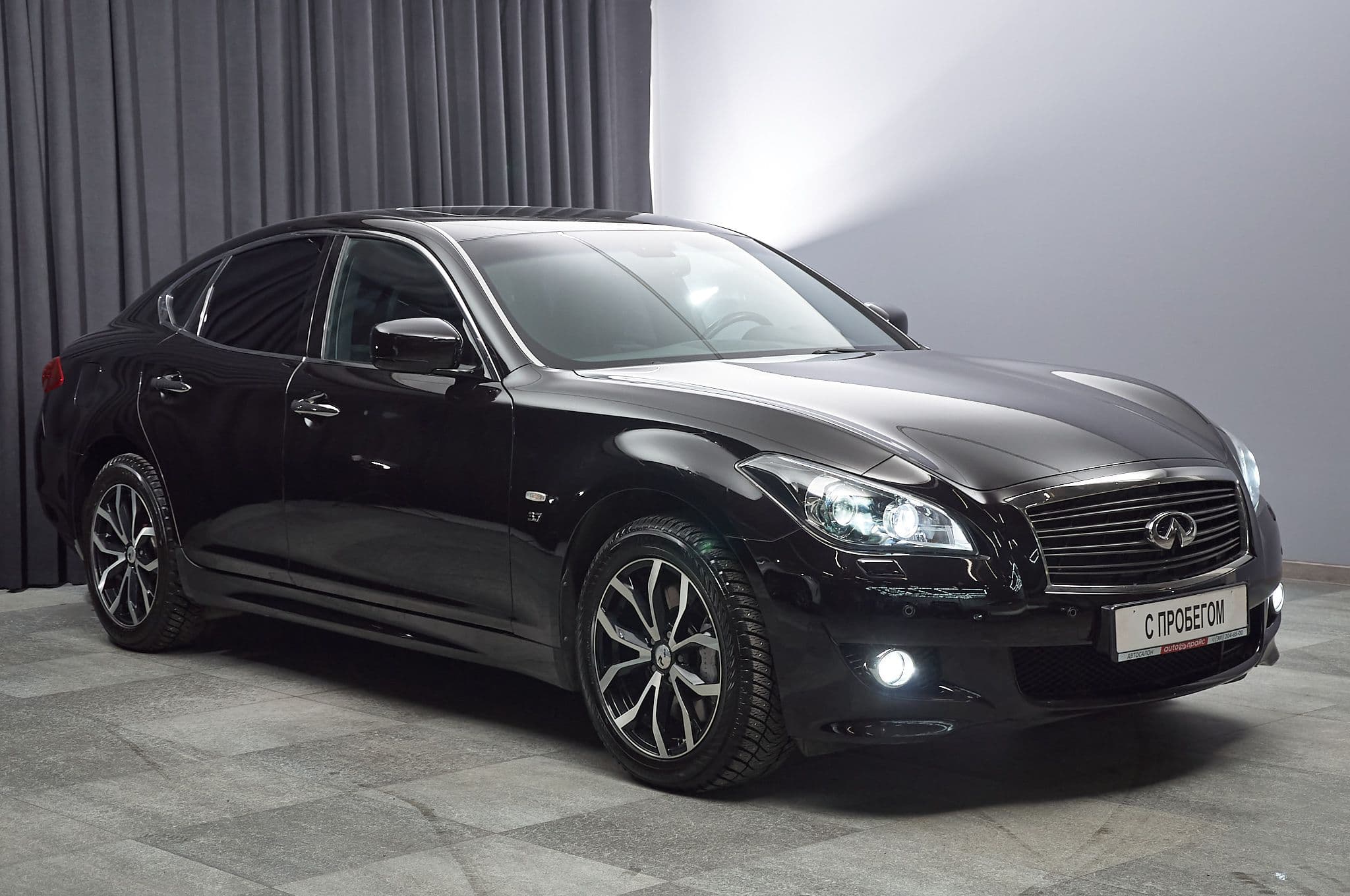 Infiniti Q70 - 3