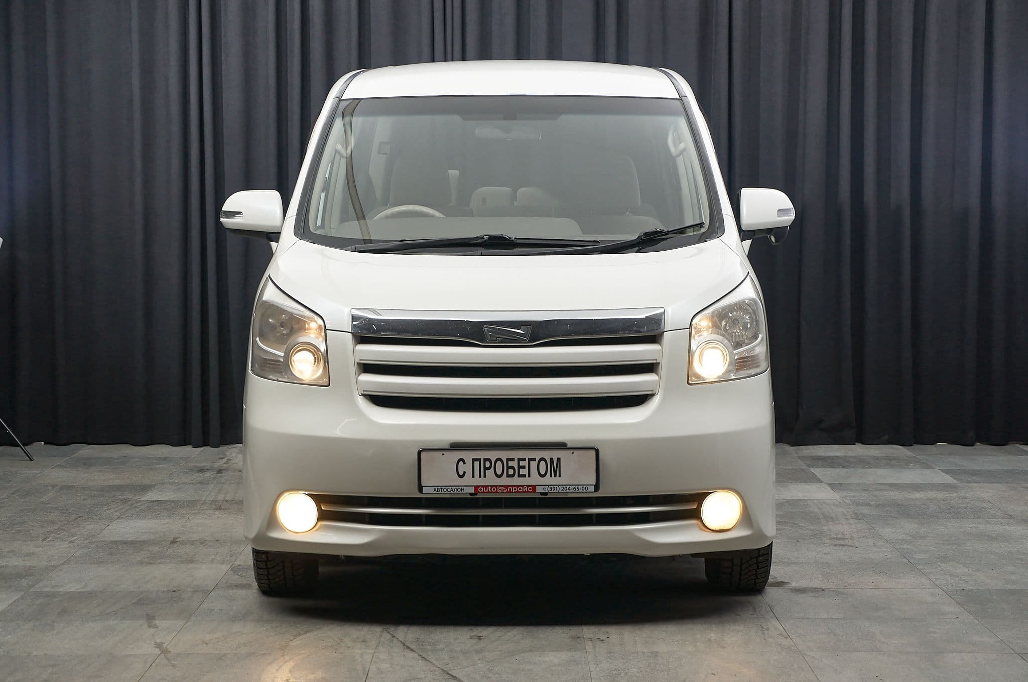 Toyota Noah - 2