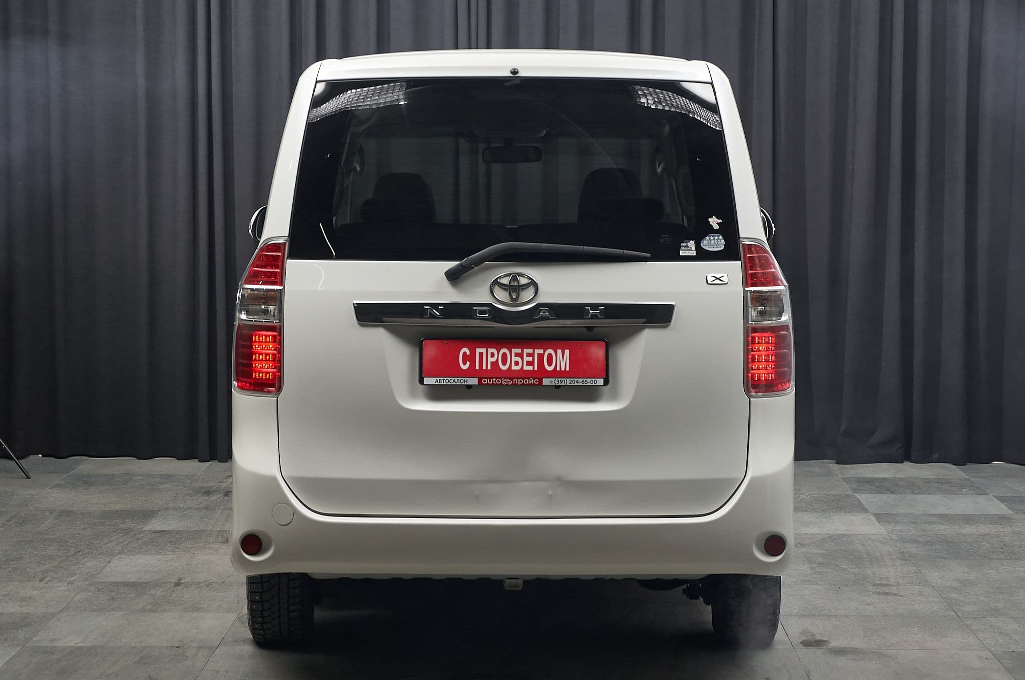Toyota Noah - 5