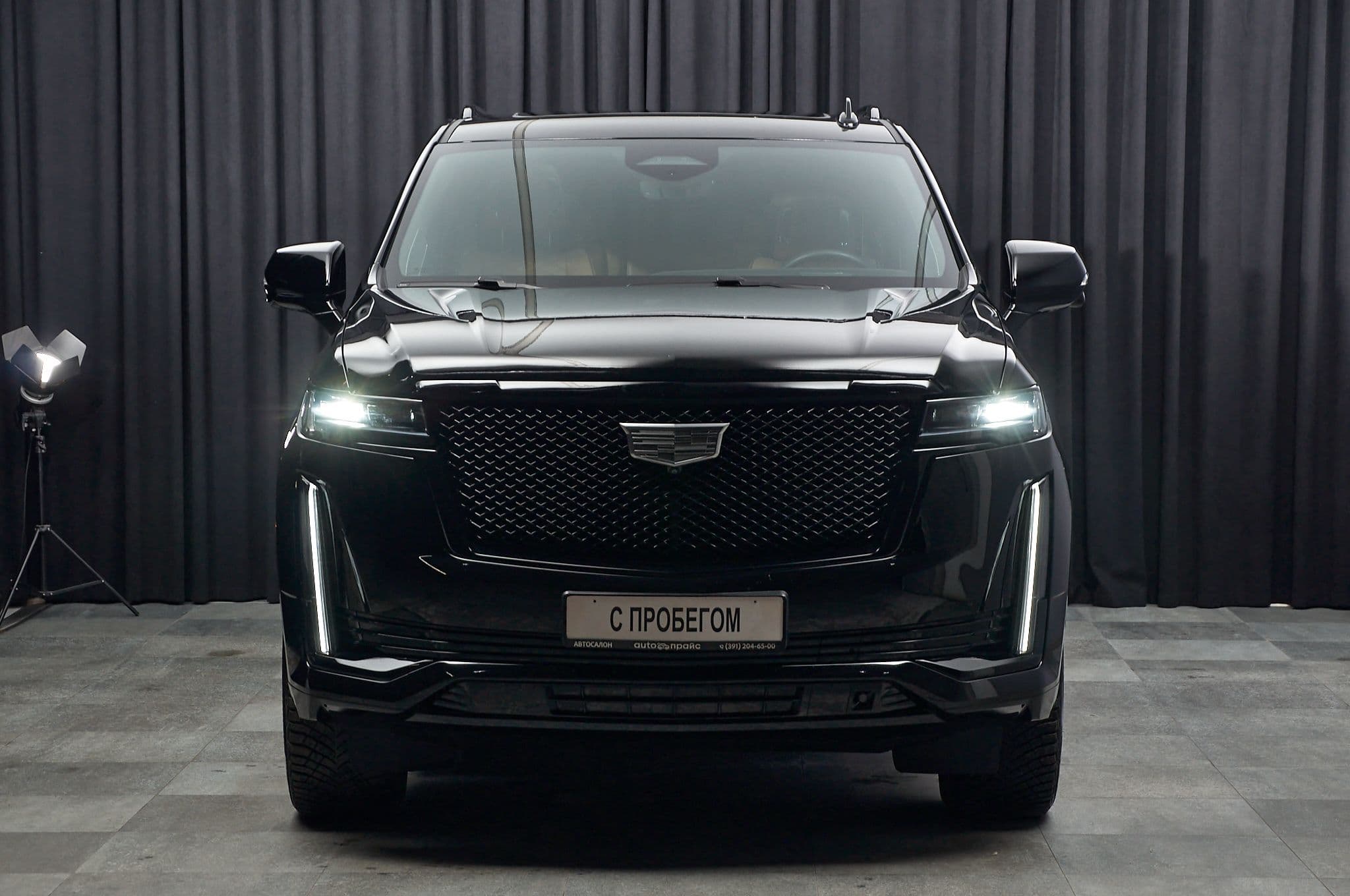 Cadillac Escalade - 2
