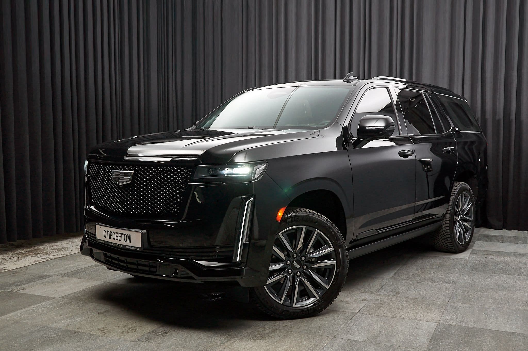 Cadillac Escalade - 1