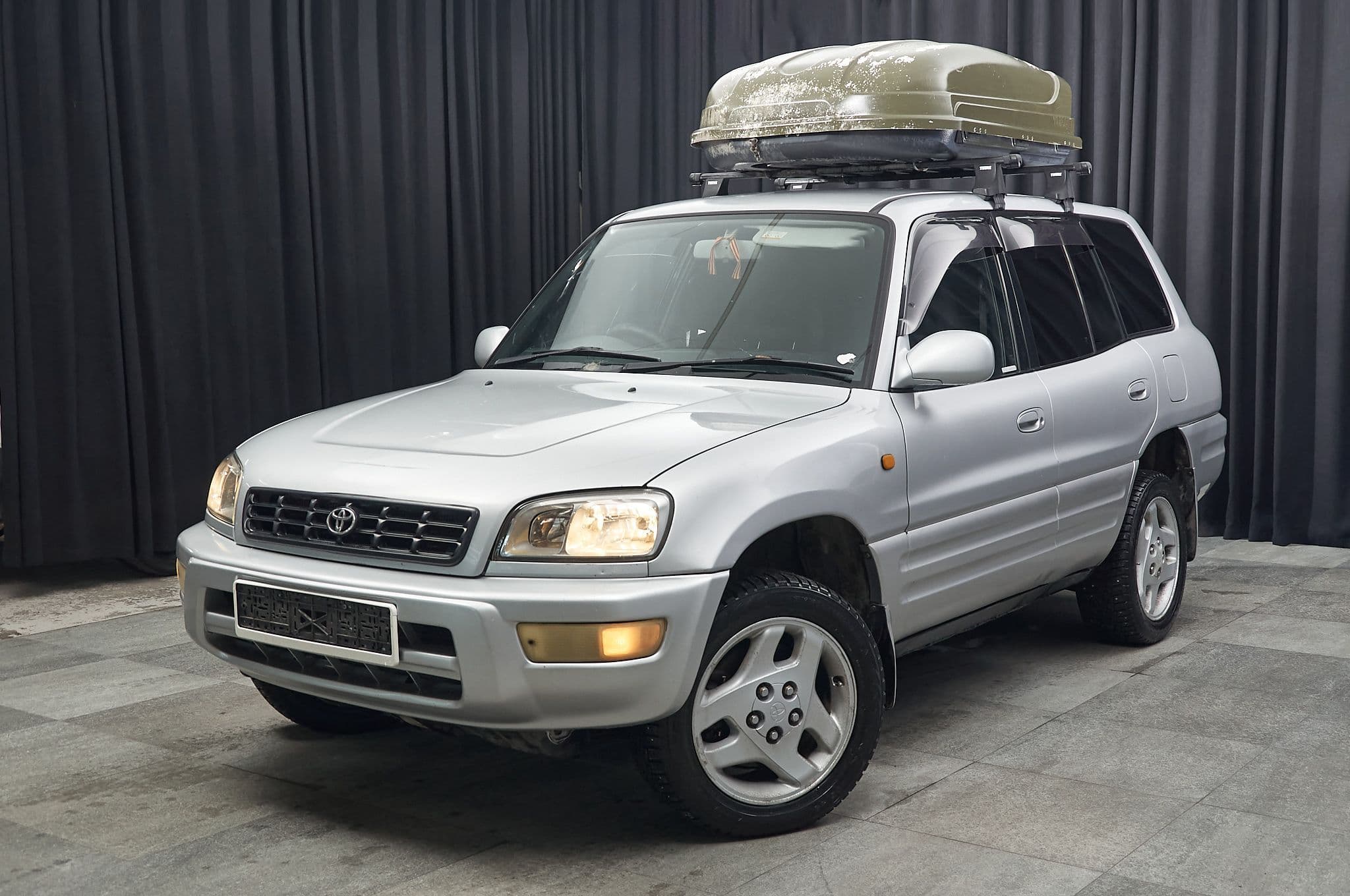 Toyota RAV4 - 1