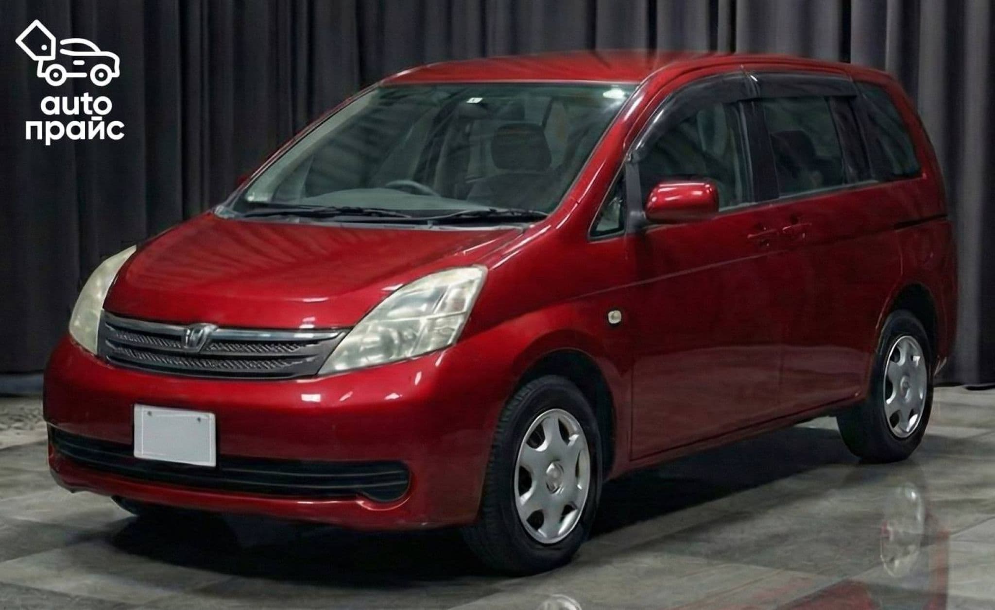 Toyota Isis - 1