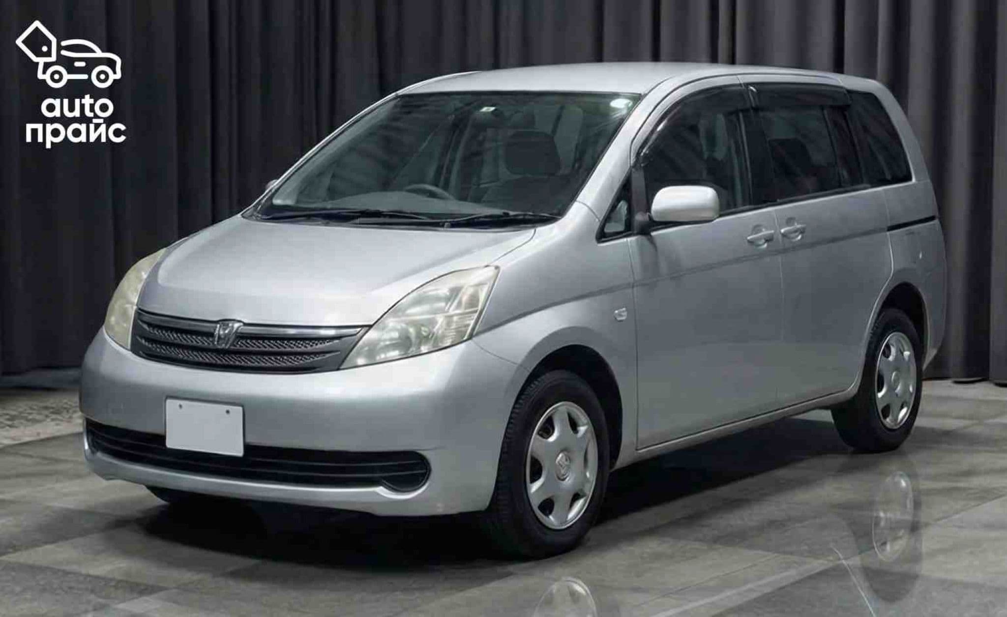 Toyota Isis - 1