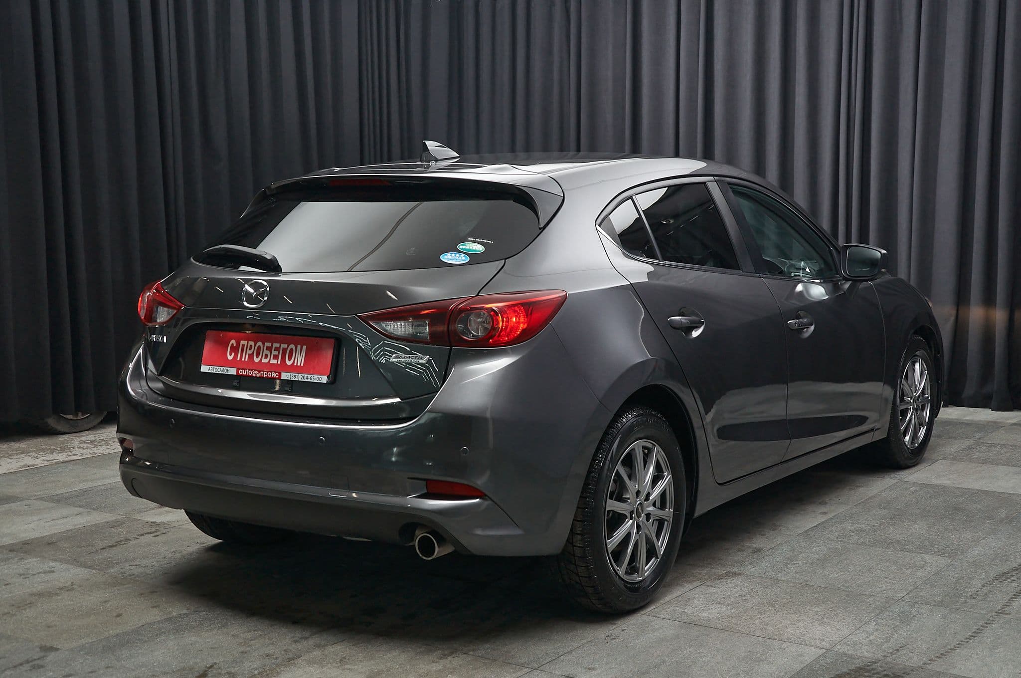 Mazda Axela - 4