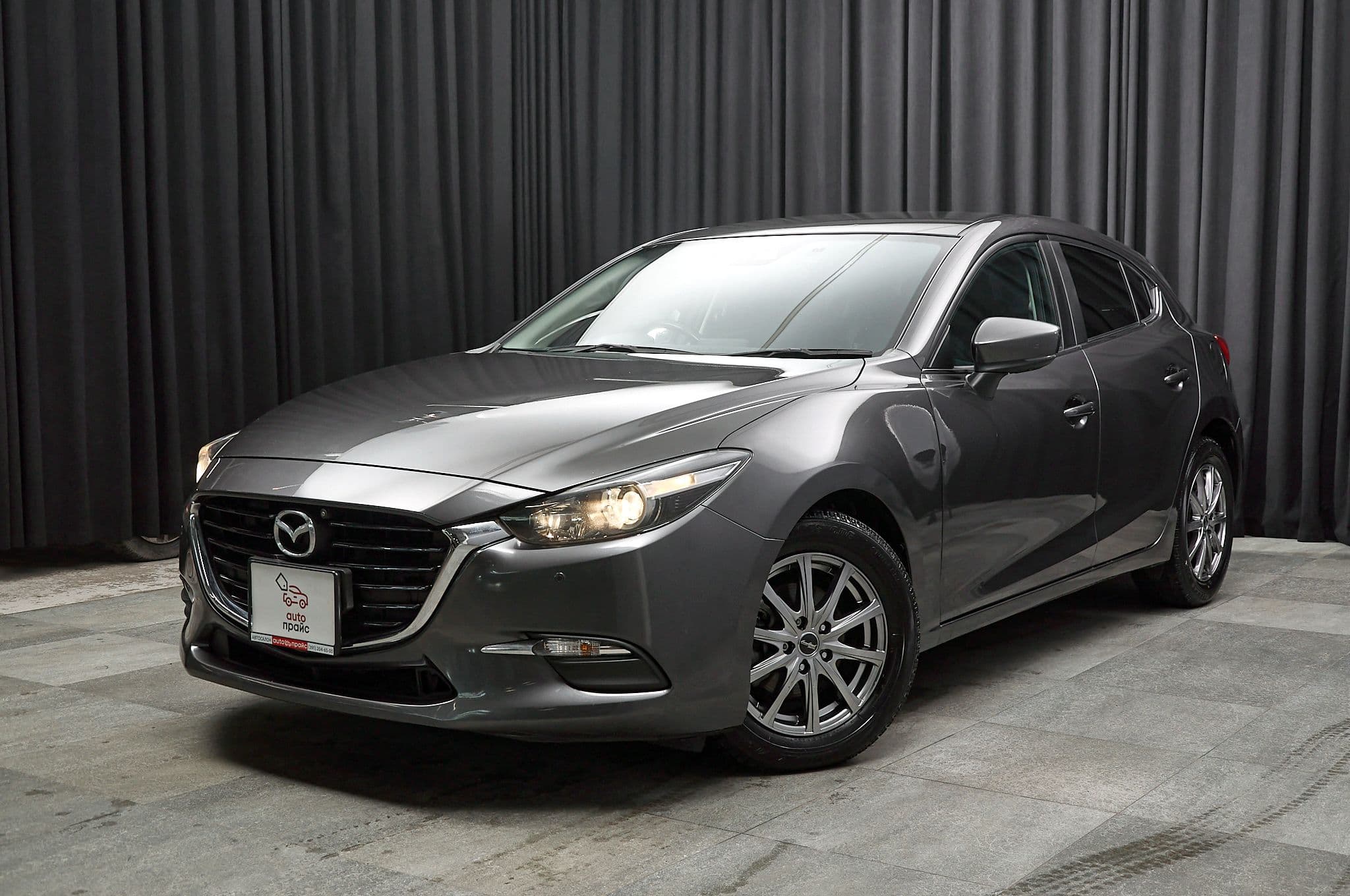 Mazda Axela - 1