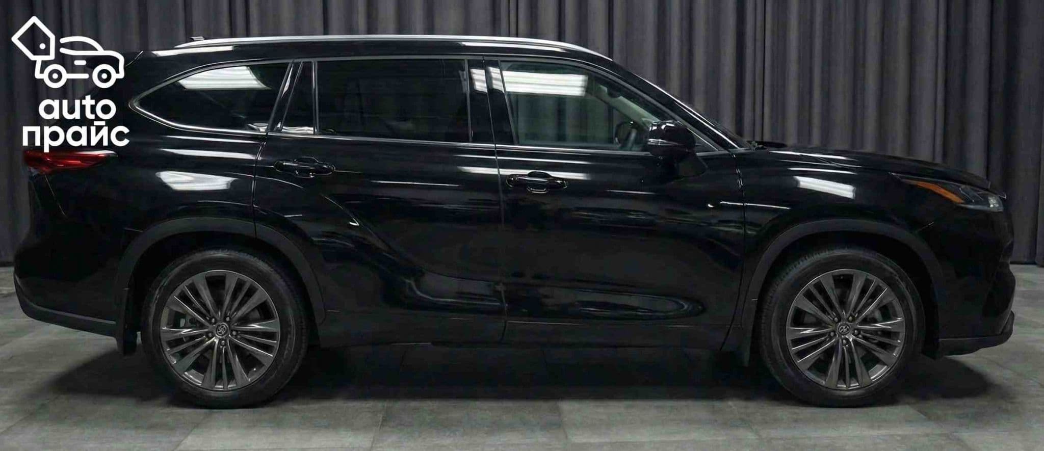 Toyota Crown Kluger - 1