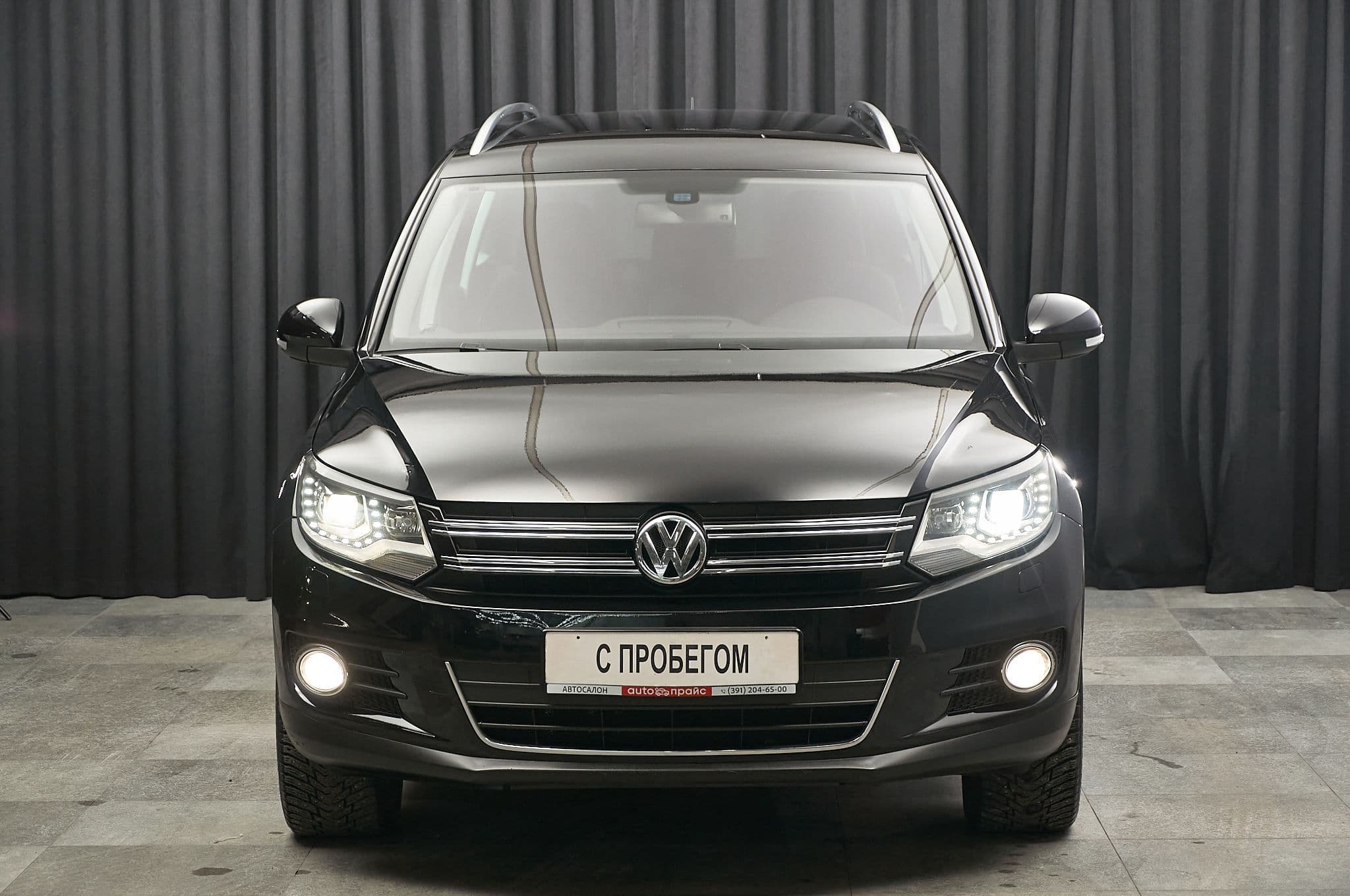 Volkswagen Tiguan - 1